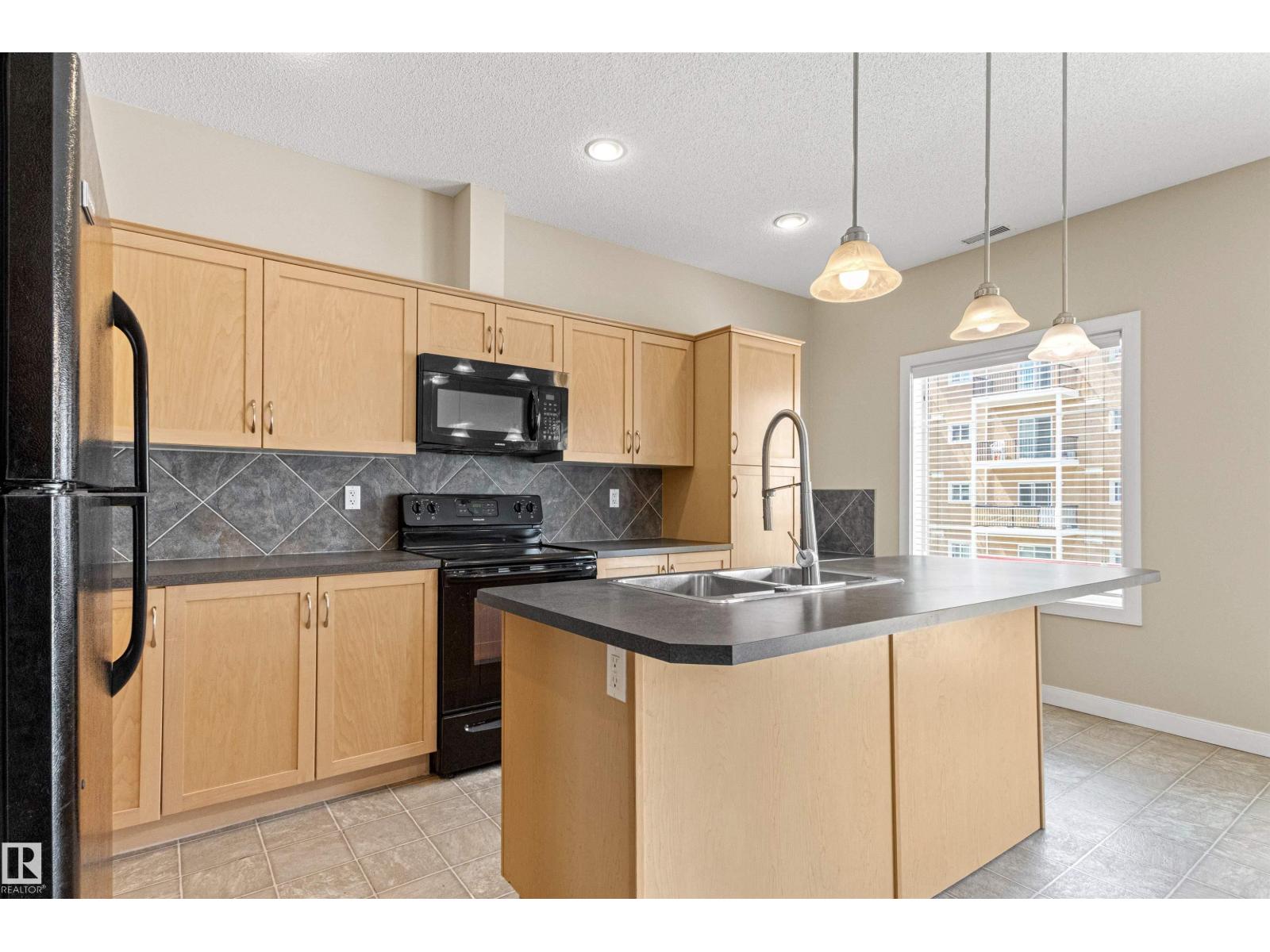 #39 13825 155 AV NW - 22