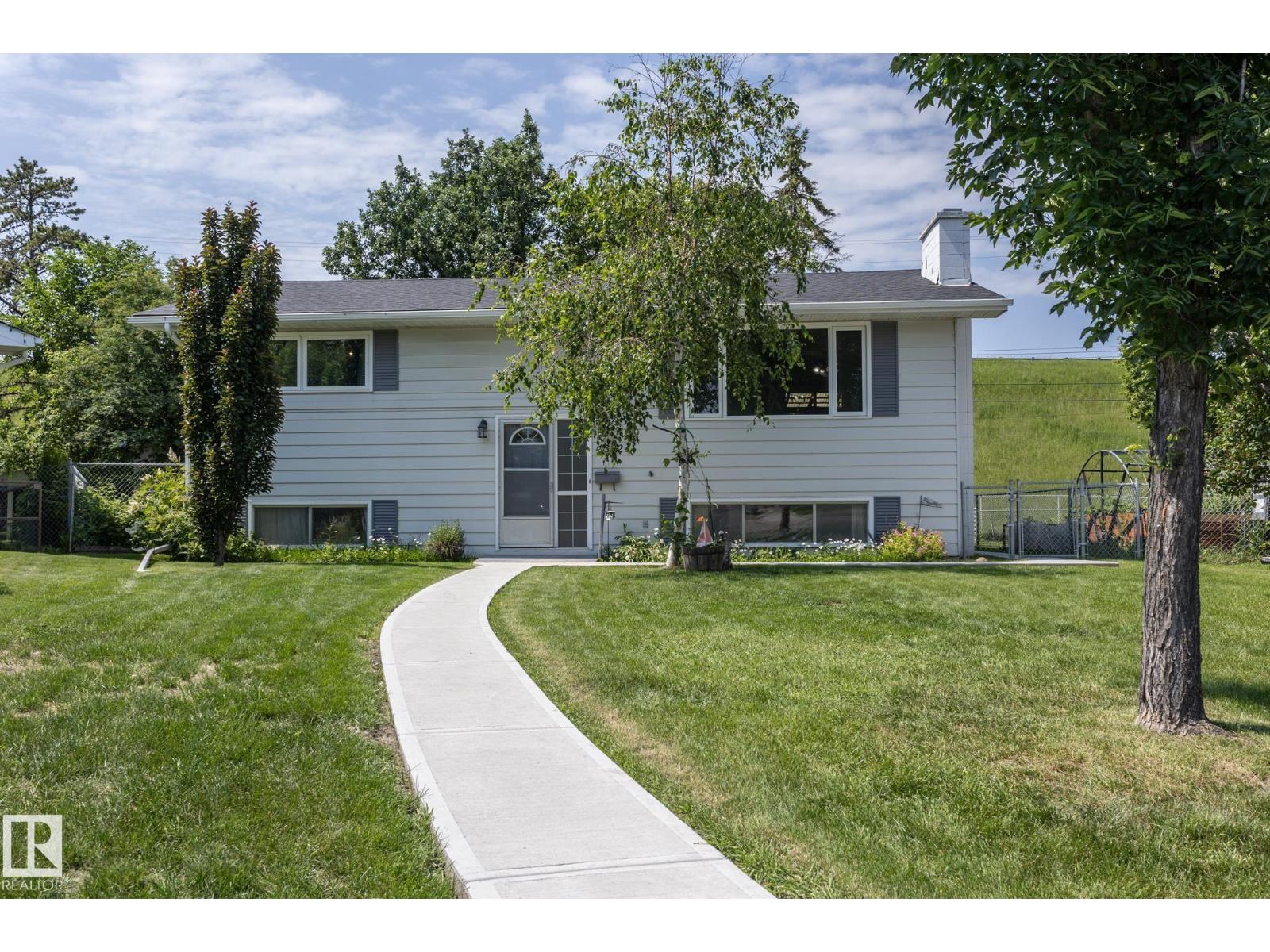 4302 53 ST - 1