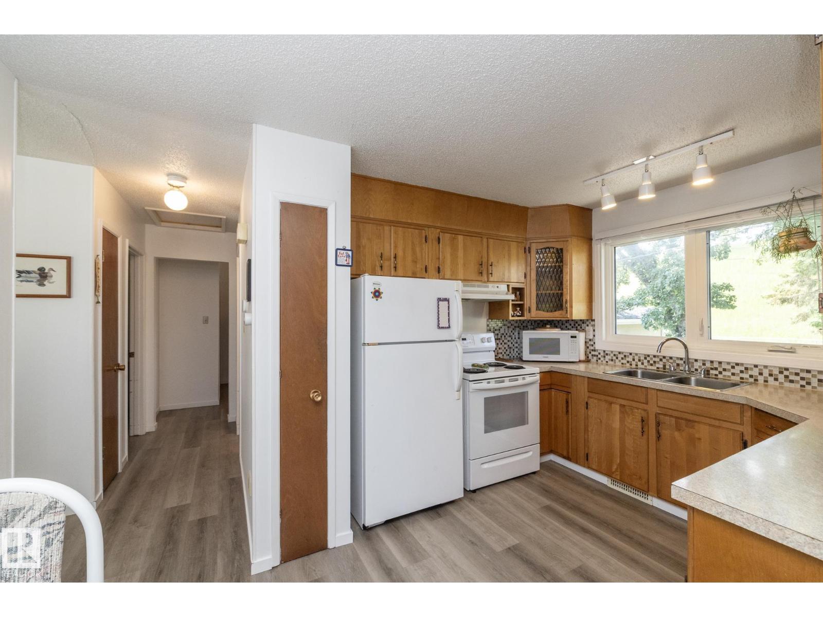 4302 53 ST - 7