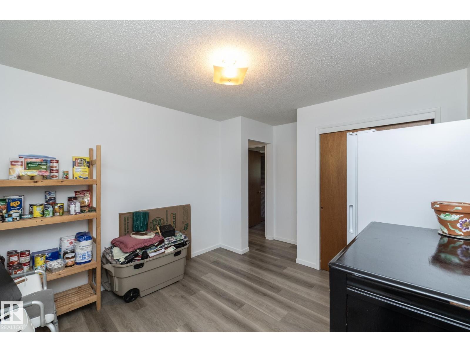 4302 53 ST - 12