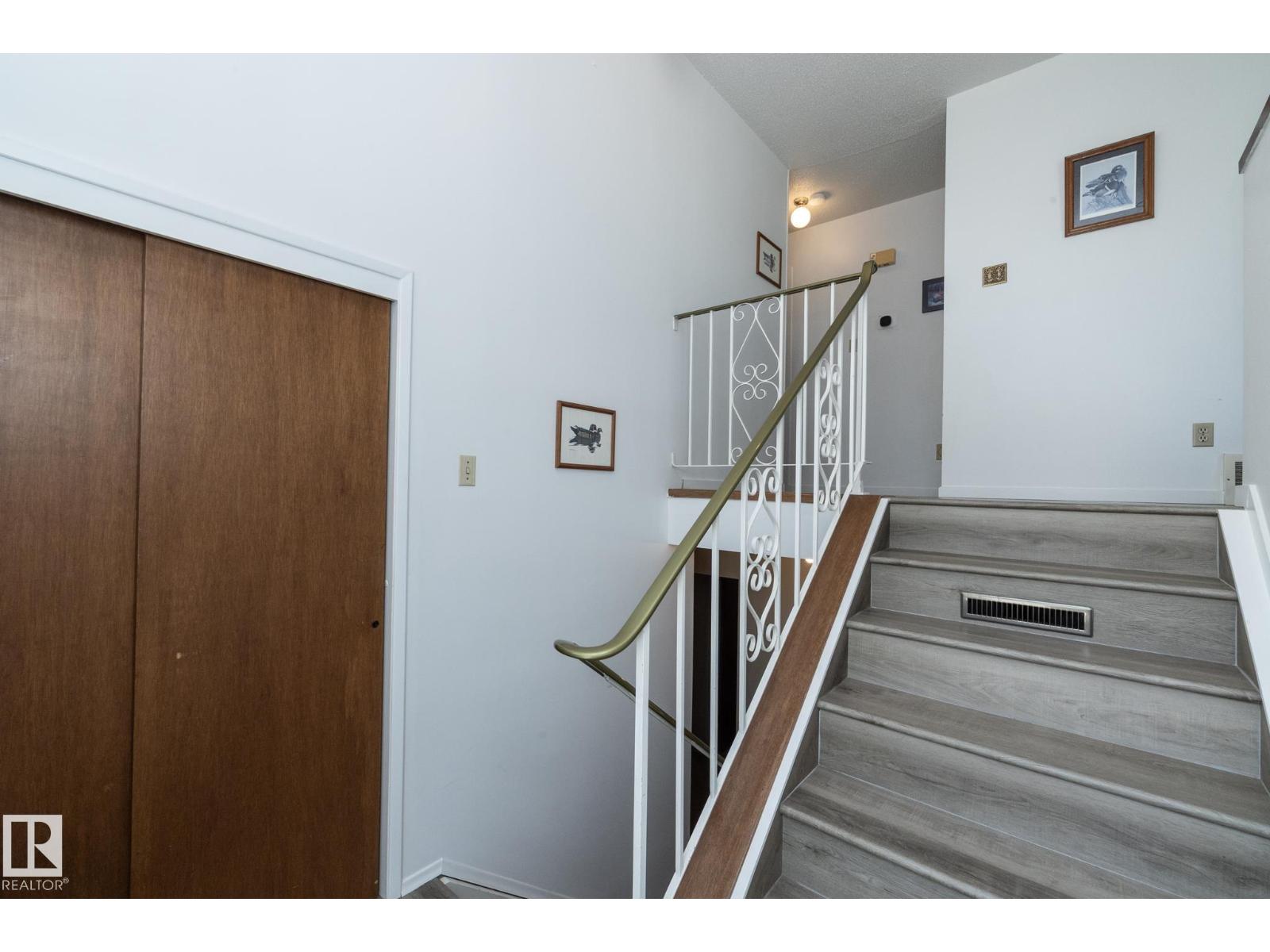 4302 53 ST - 19