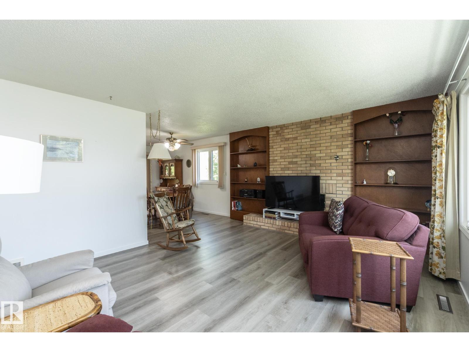 4302 53 ST - 4