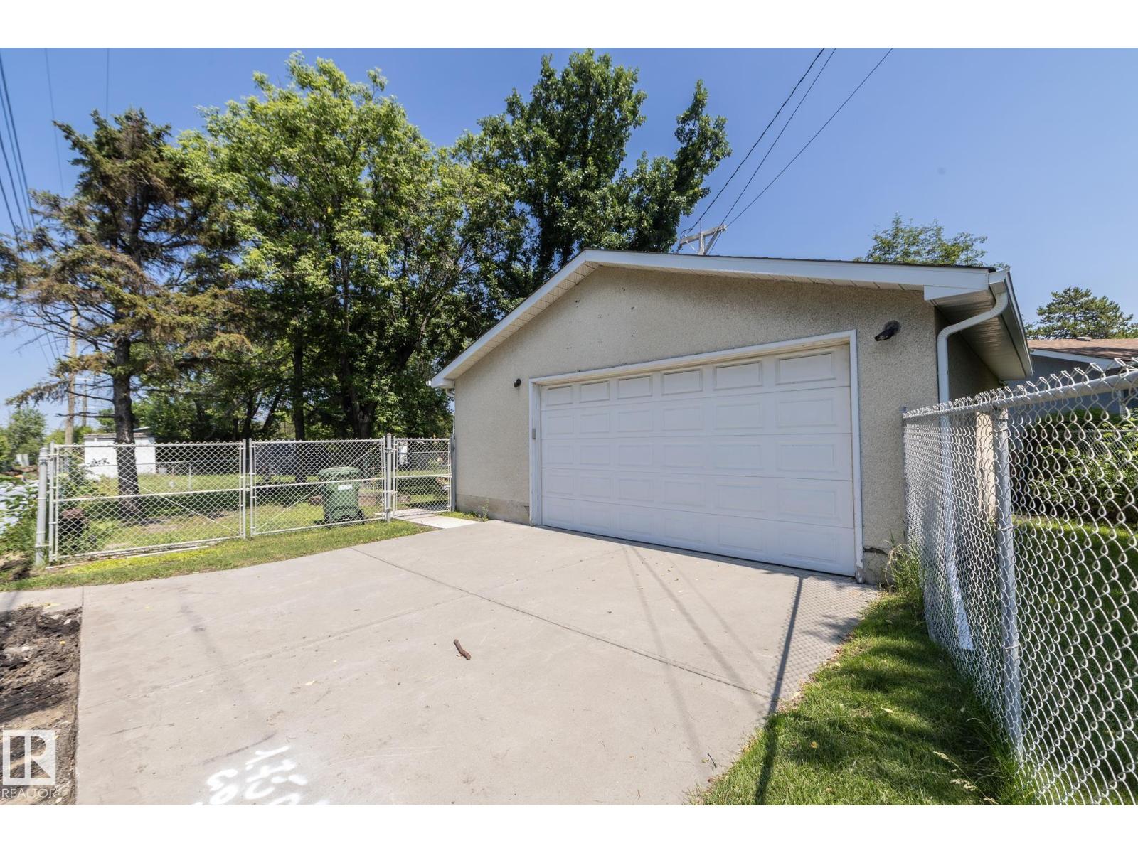 4302 53 ST - 38