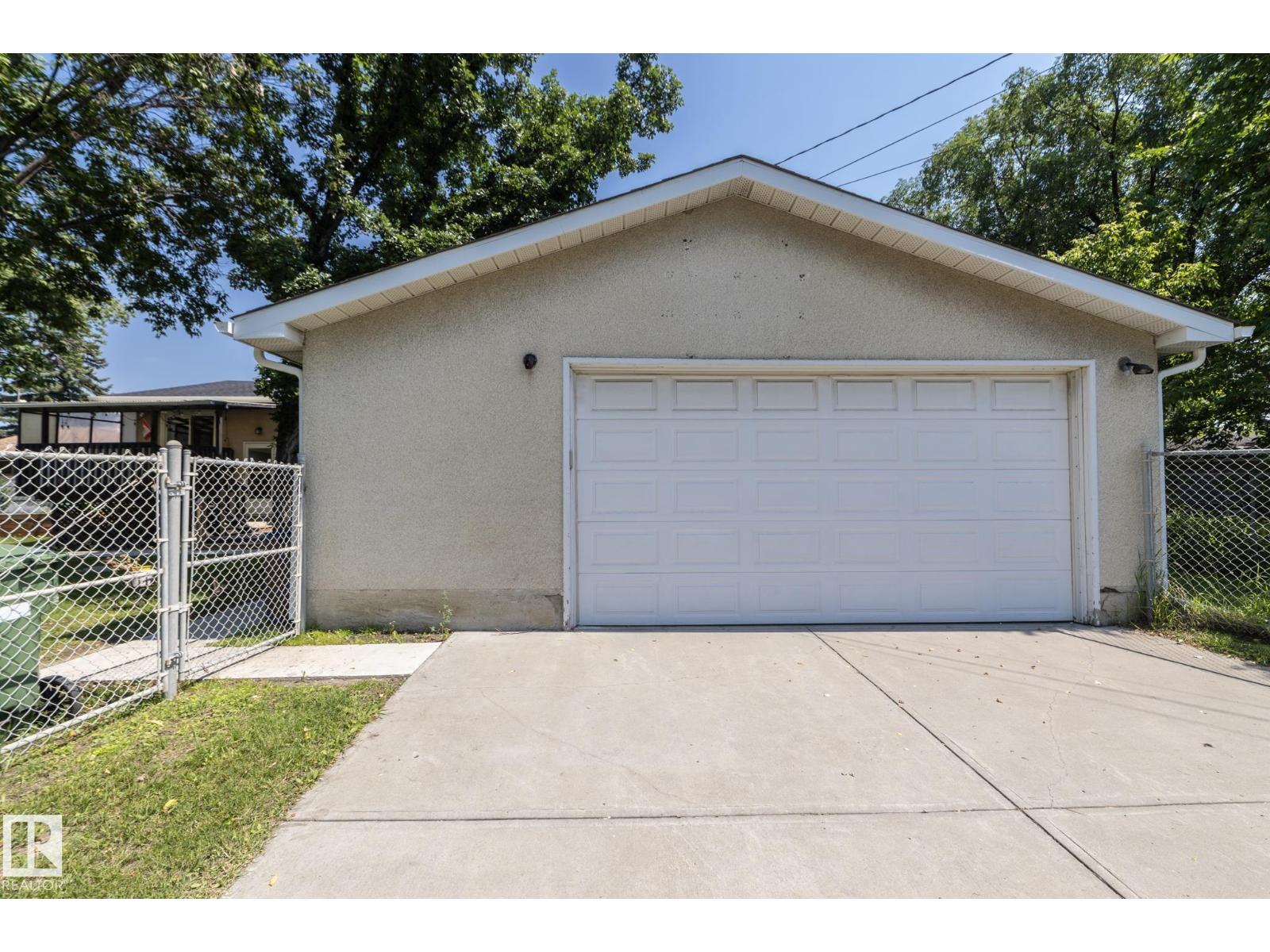 4302 53 ST - 39