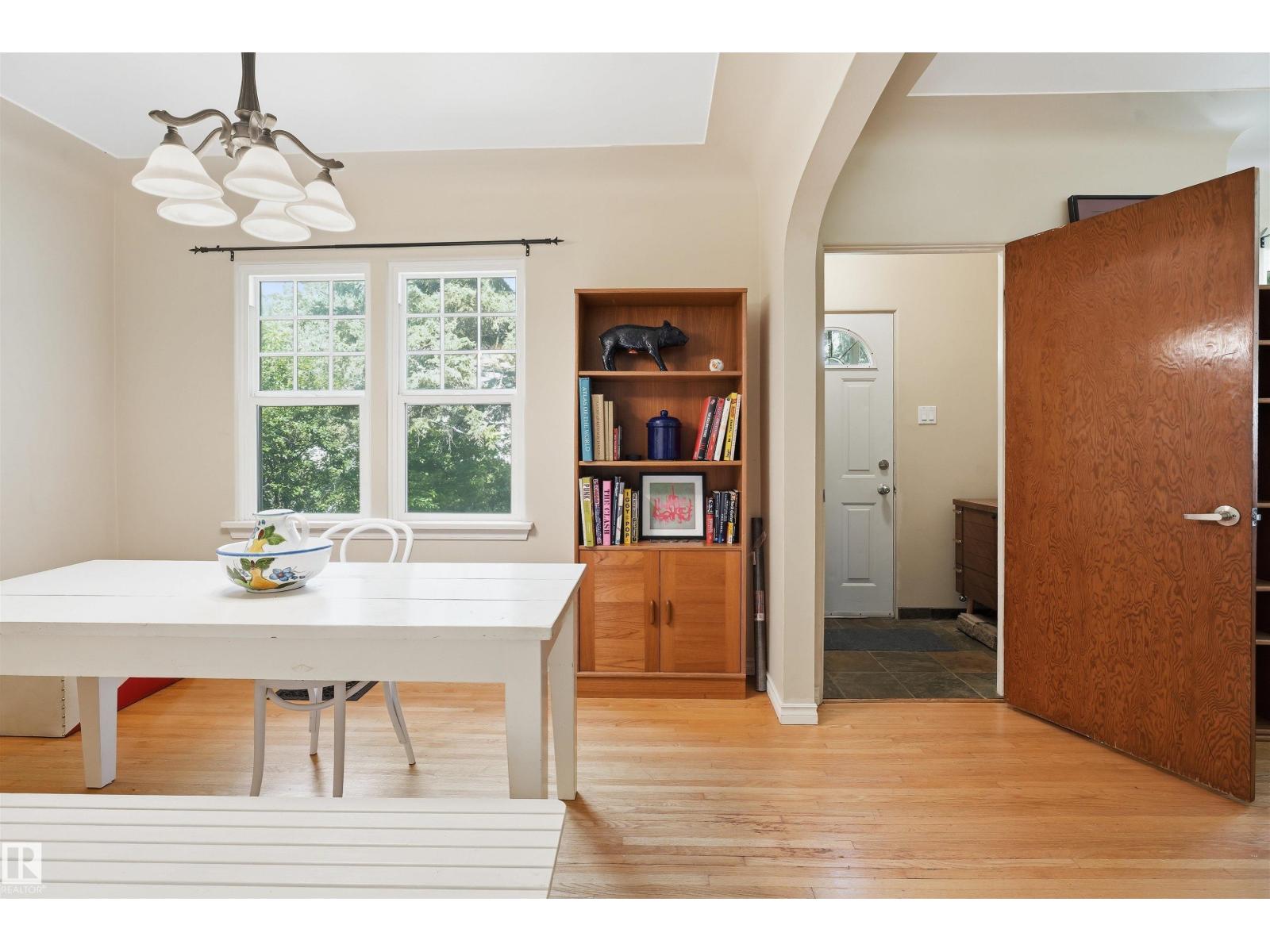11334 104 ST NW - photo 3