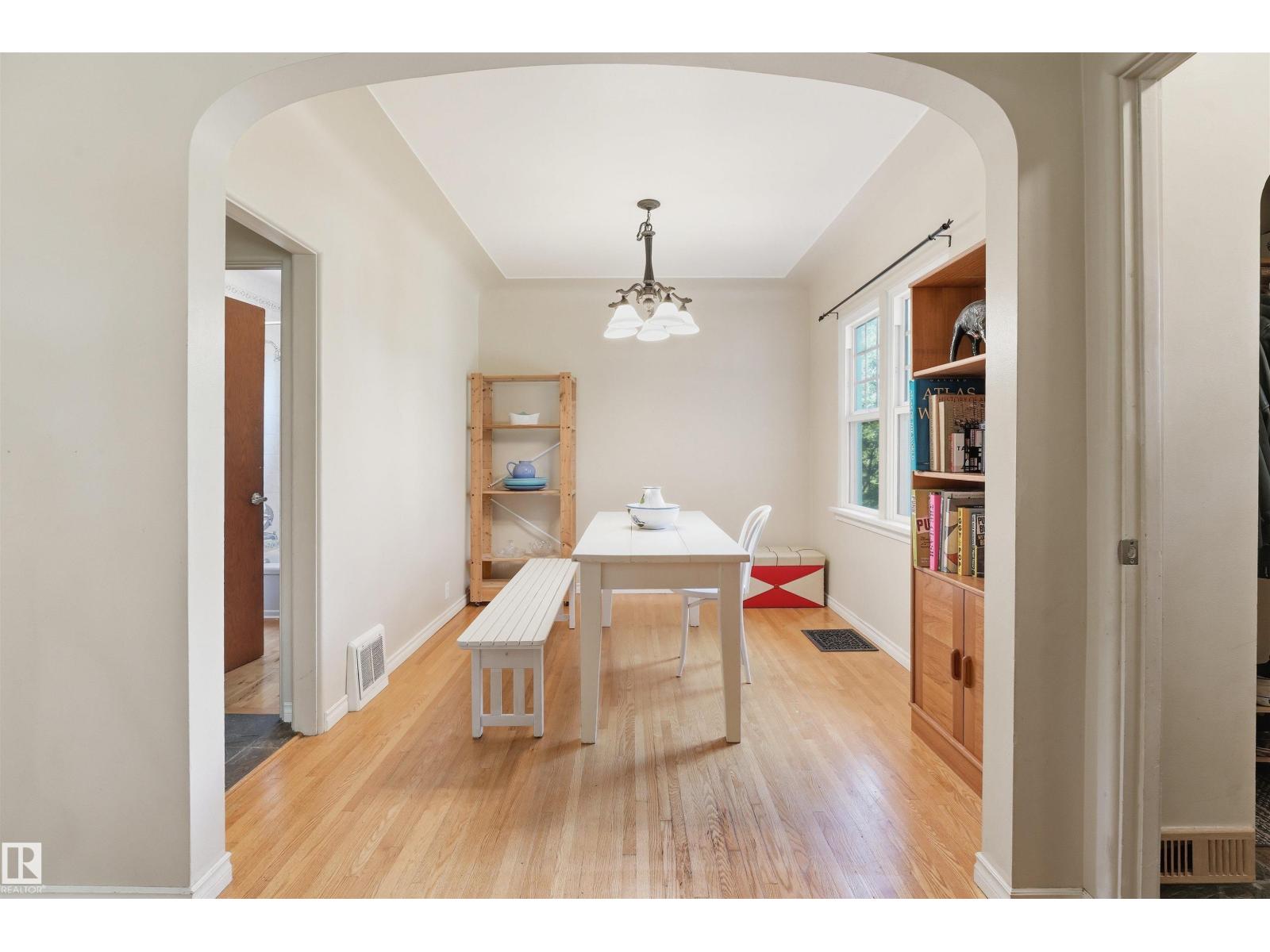 11334 104 ST NW - 4