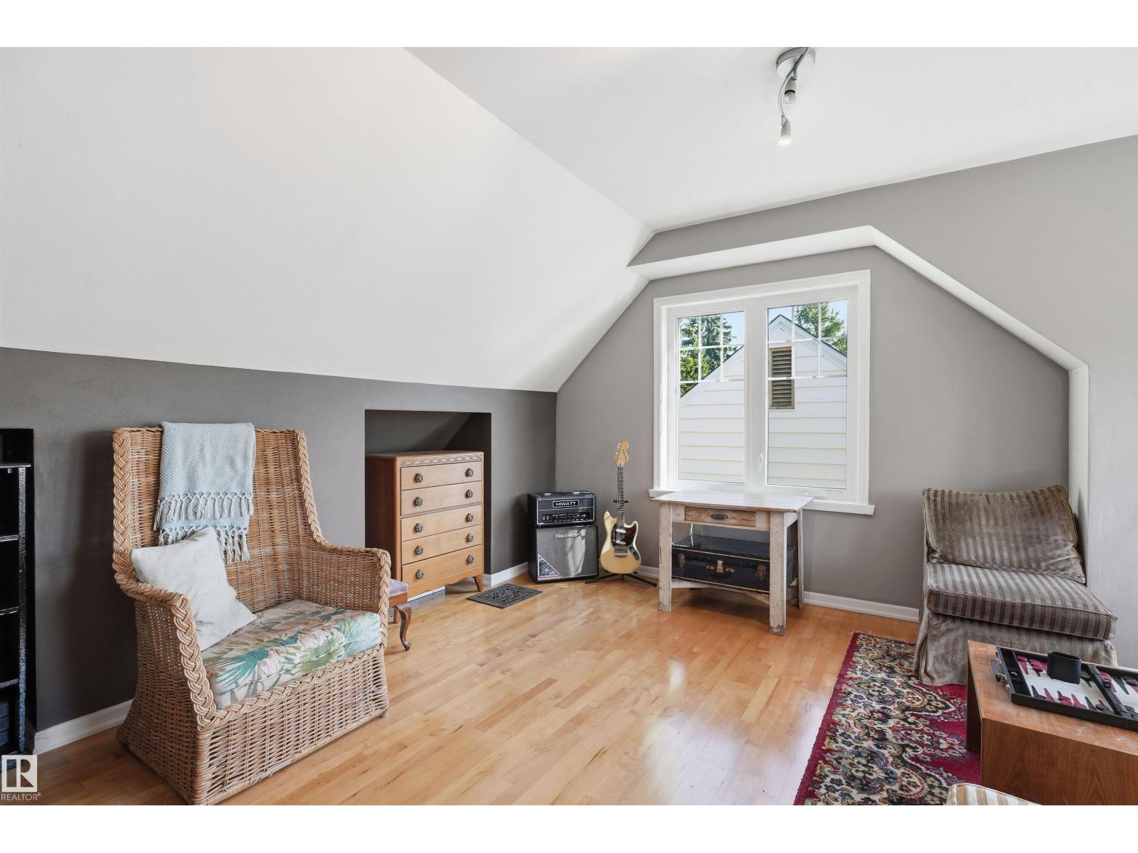 11334 104 ST NW - 16