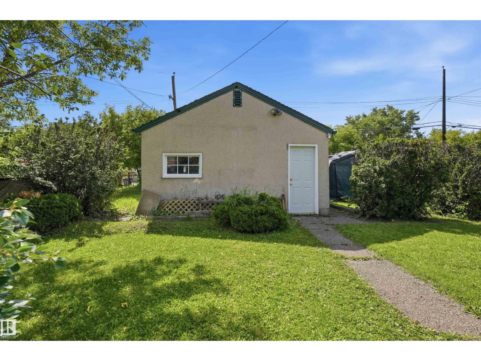 11334 104 ST NW - 24