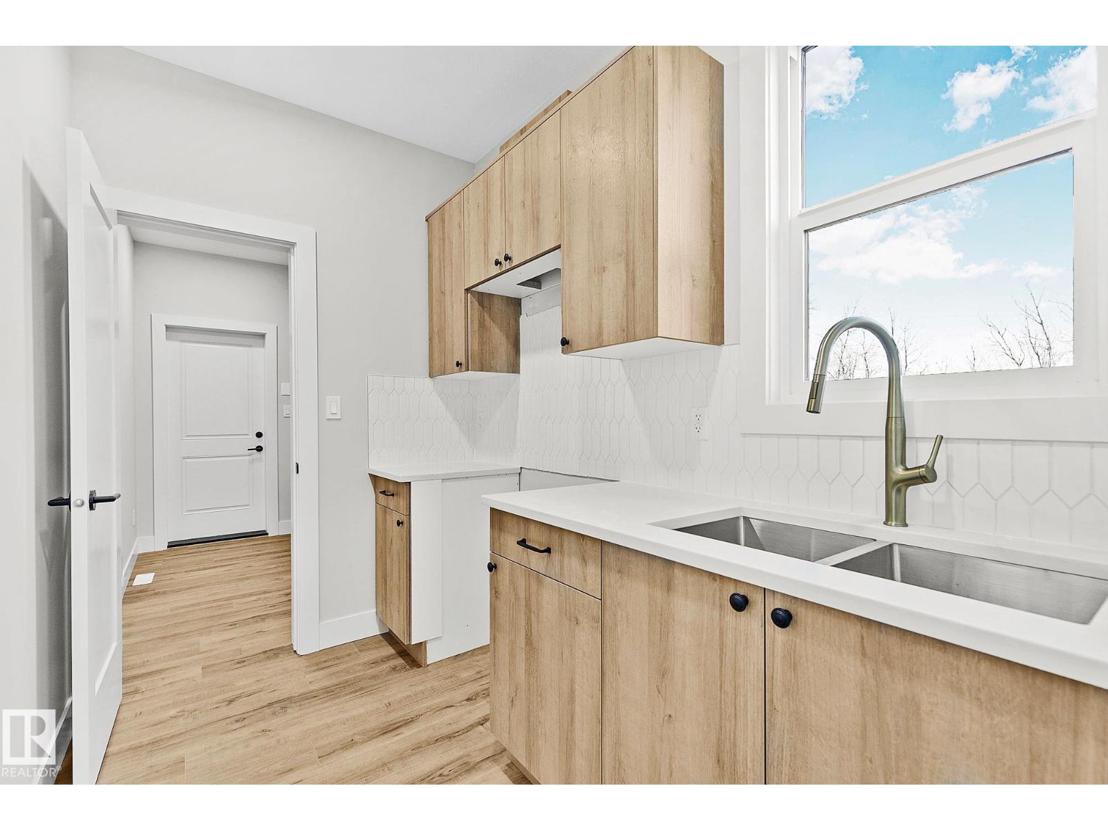 204 Falcon Crescent - 6