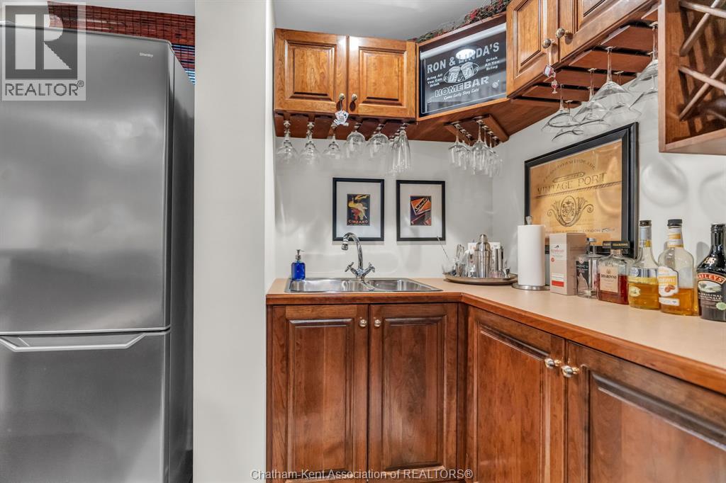 8 CHRISTINA PLACE - 32