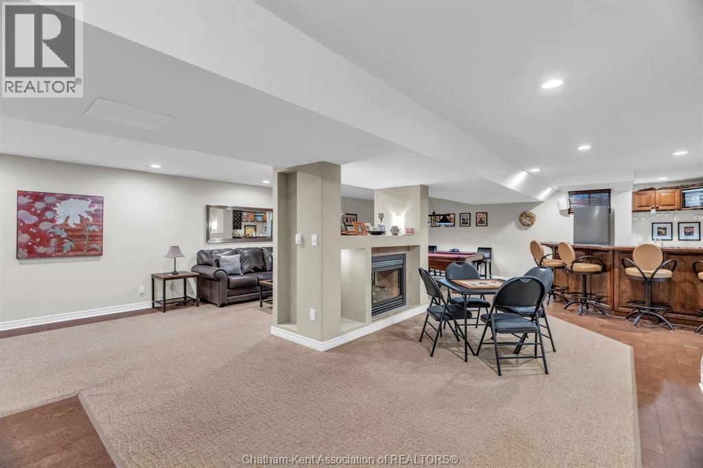 8 CHRISTINA PLACE - 33