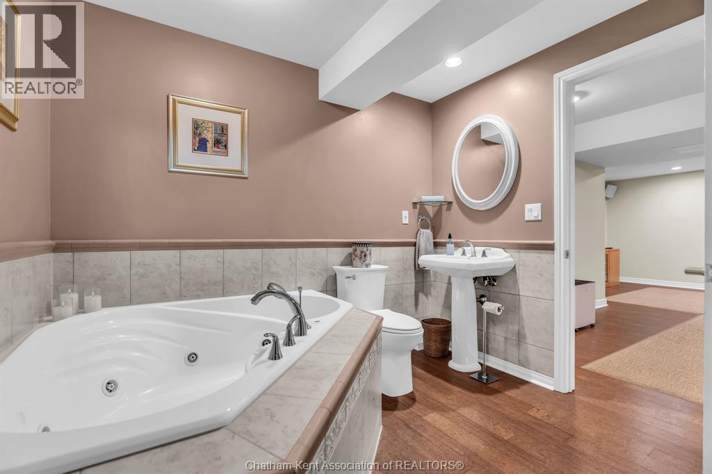 8 CHRISTINA PLACE - 34