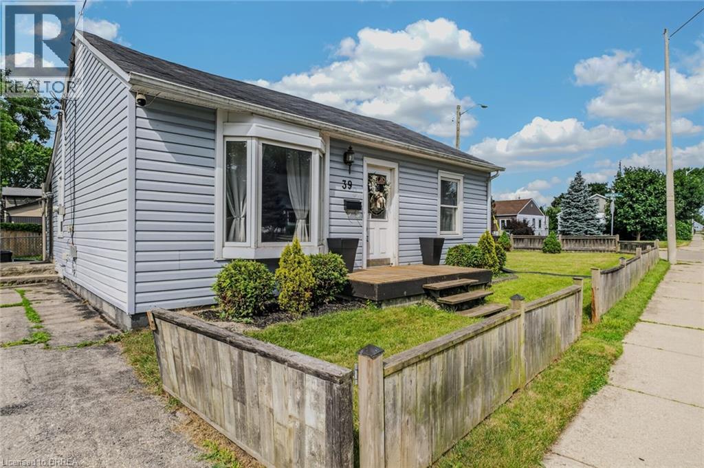 39 SANDERSON Street - 2