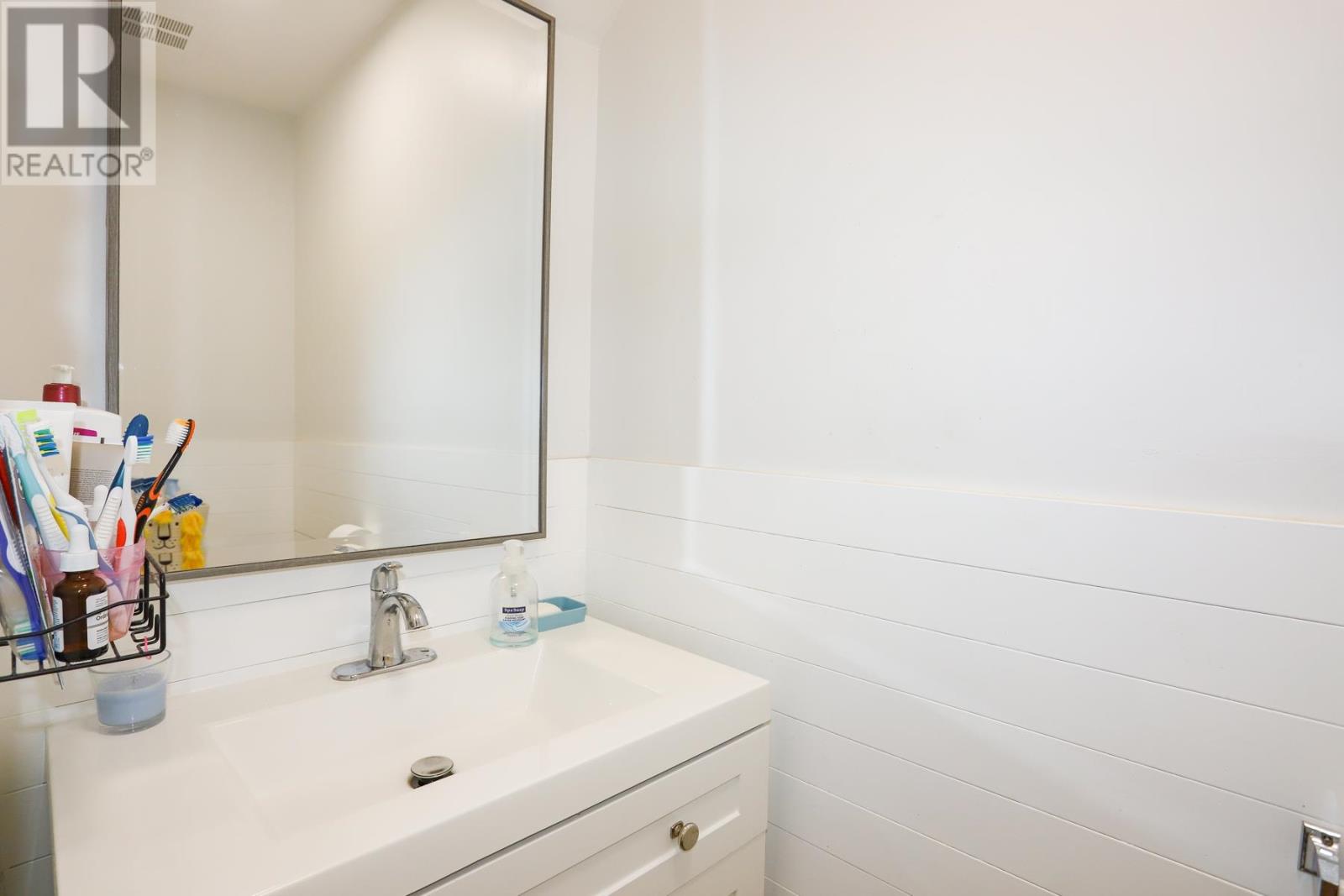 155 Sutton PL - 27