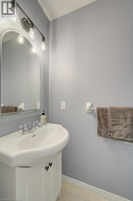 330 LAKE LOUISE Boulevard - Image 10