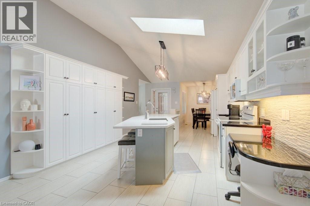 330 LAKE LOUISE Boulevard - Image 14