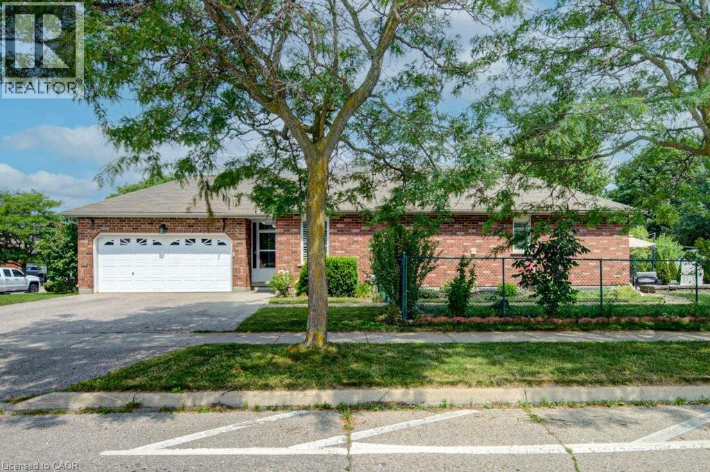 330 LAKE LOUISE Boulevard — photo 2