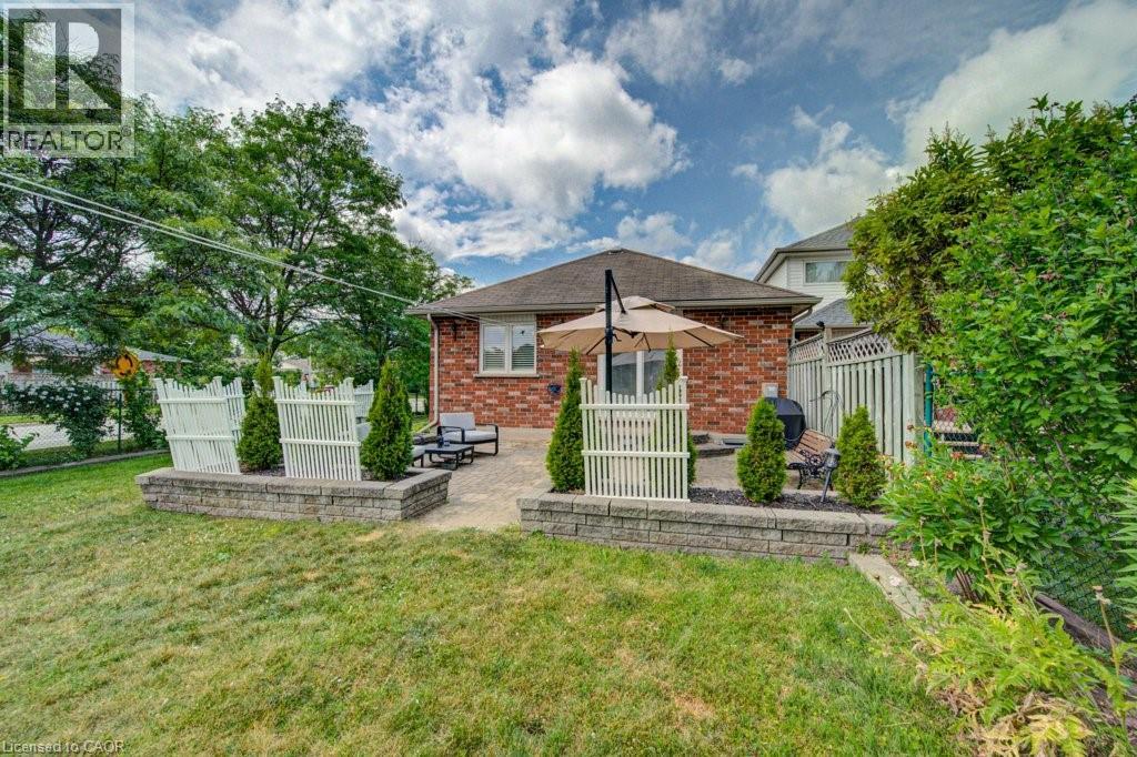330 LAKE LOUISE Boulevard - Image 39