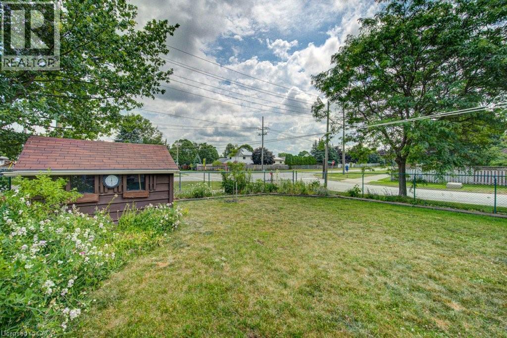 330 LAKE LOUISE Boulevard - Image 40