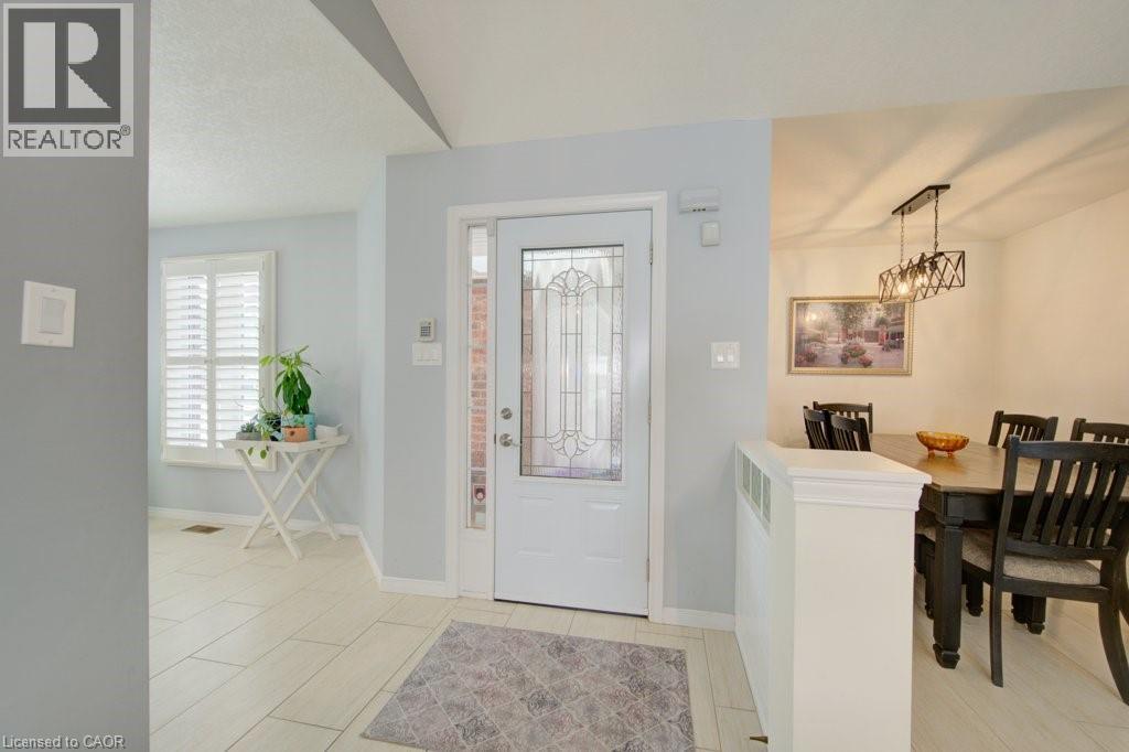 330 LAKE LOUISE Boulevard - Image 8