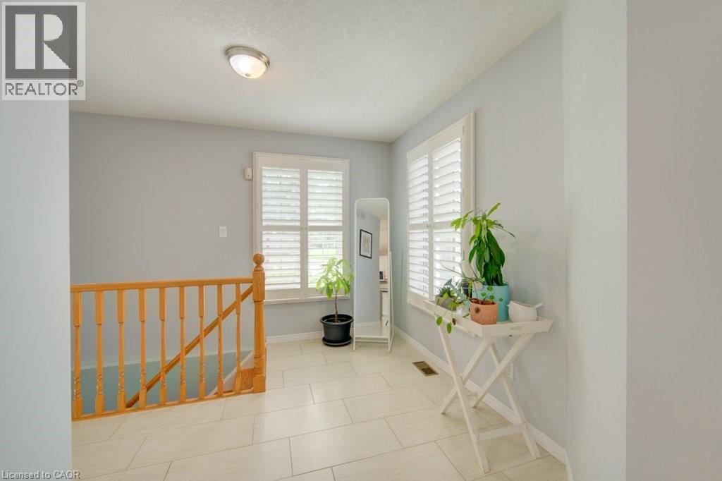 330 LAKE LOUISE Boulevard - Image 9