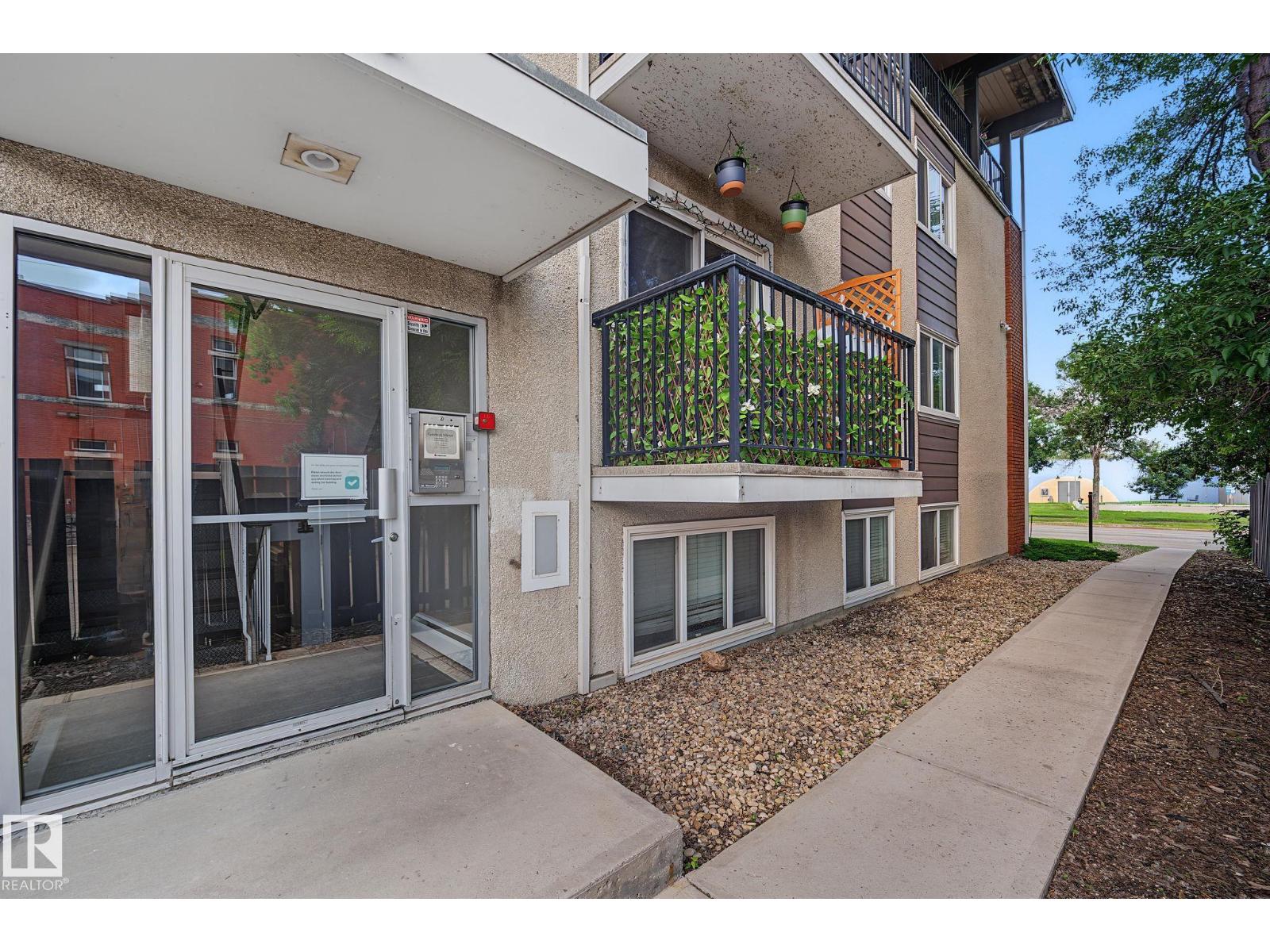 #301 8524 GATEWAY BV NW - 4