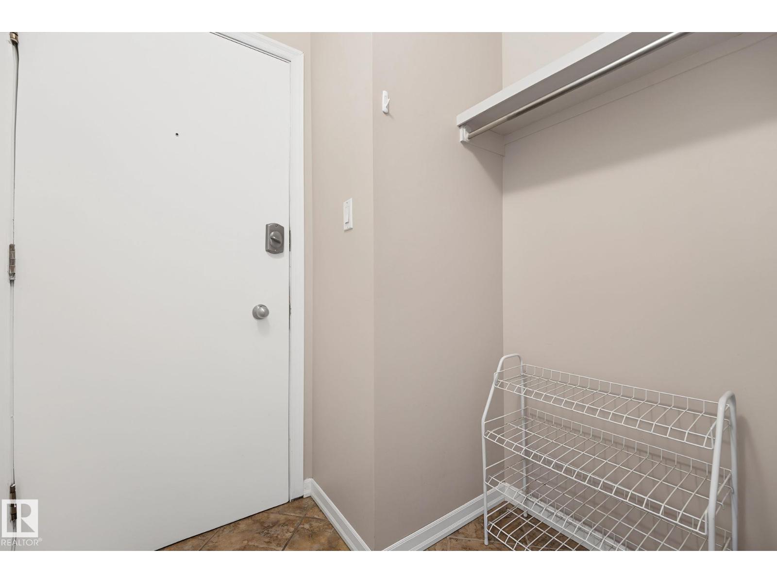 #301 8524 GATEWAY BV NW - 6