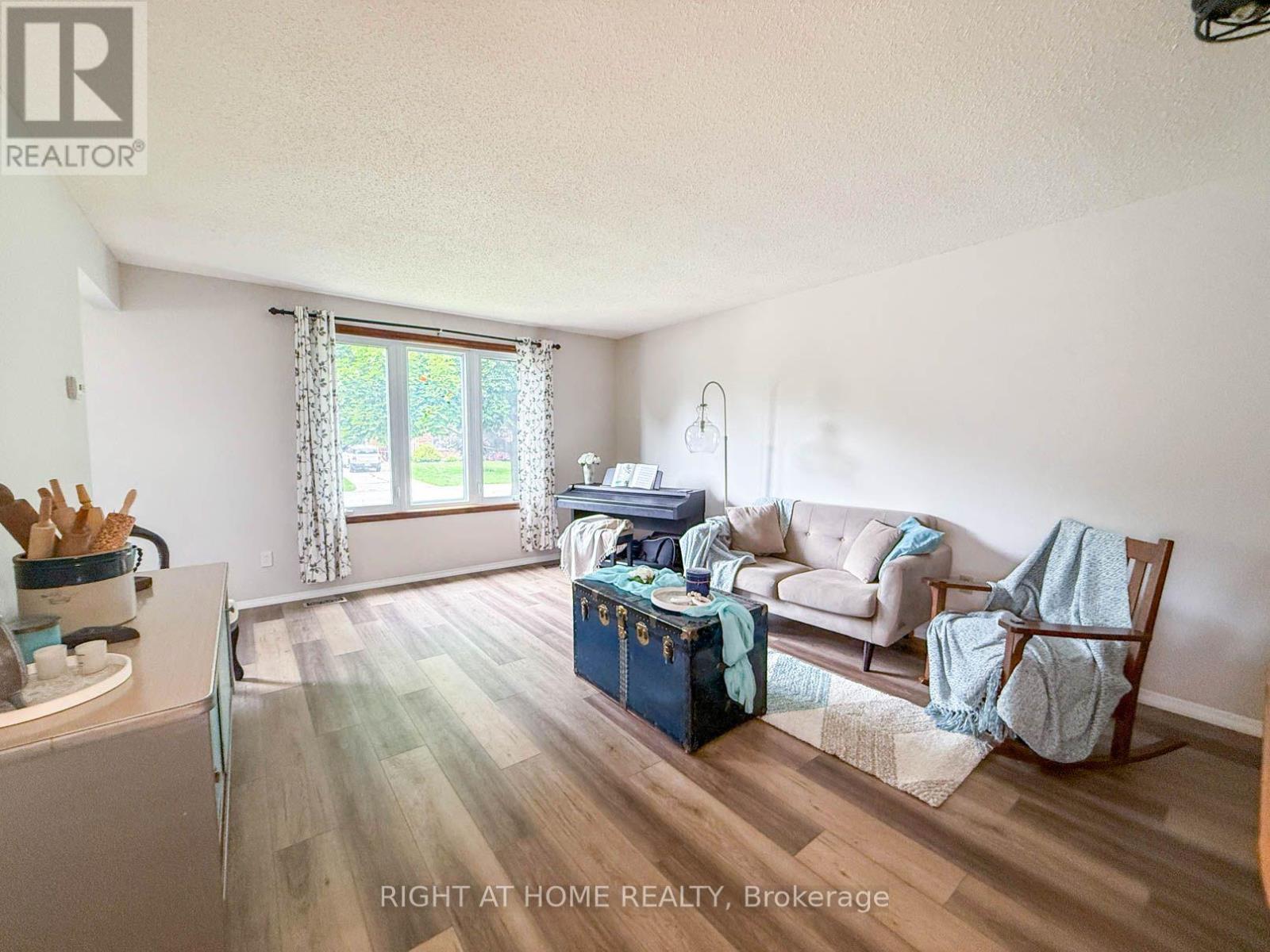 2623 KAYMAR CRESCENT - 4