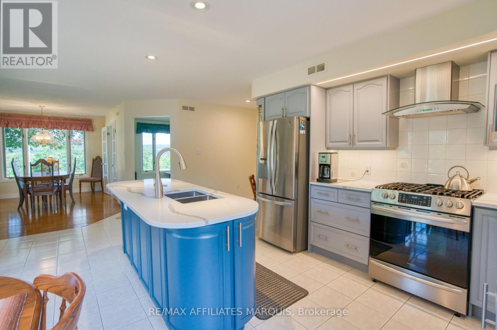 79 TROTTERS LANE - 13