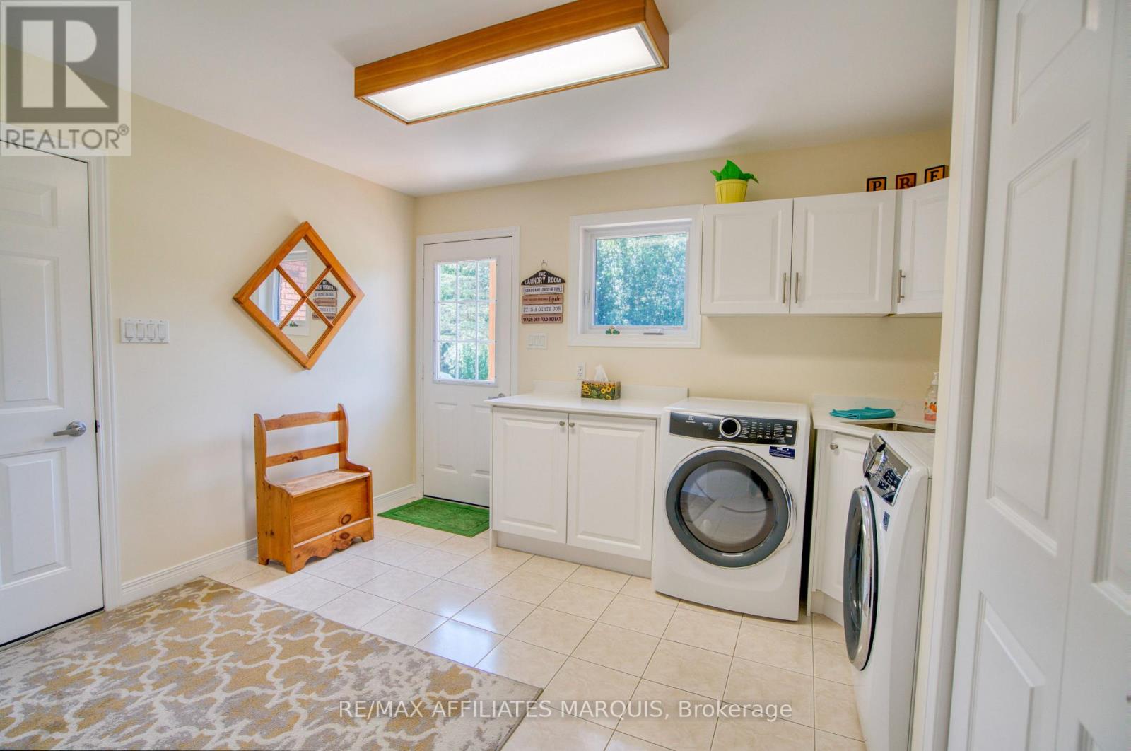 79 TROTTERS LANE - Image 23