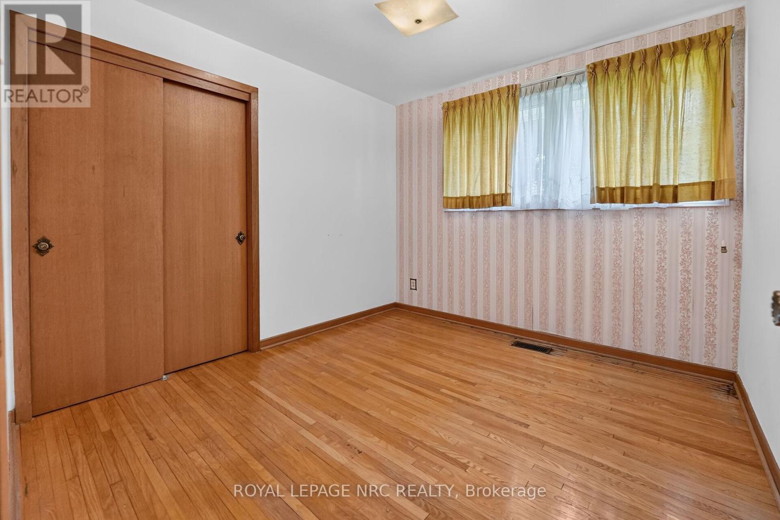 17 ST. LOUIS PLACE - 13