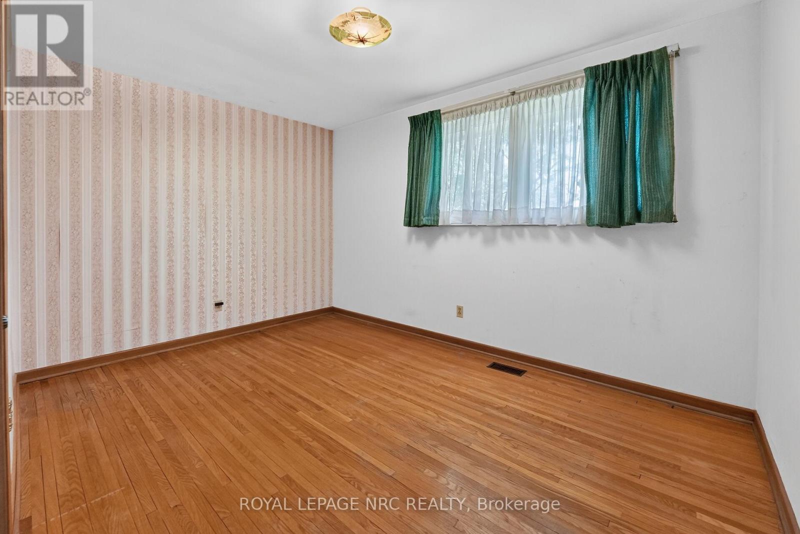 17 ST. LOUIS PLACE - 14