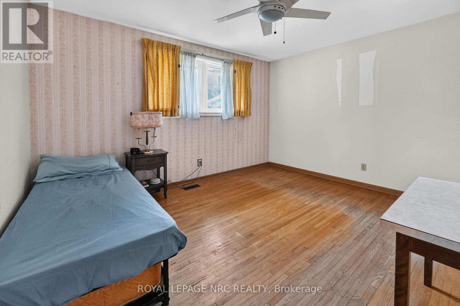 17 ST. LOUIS PLACE - 16