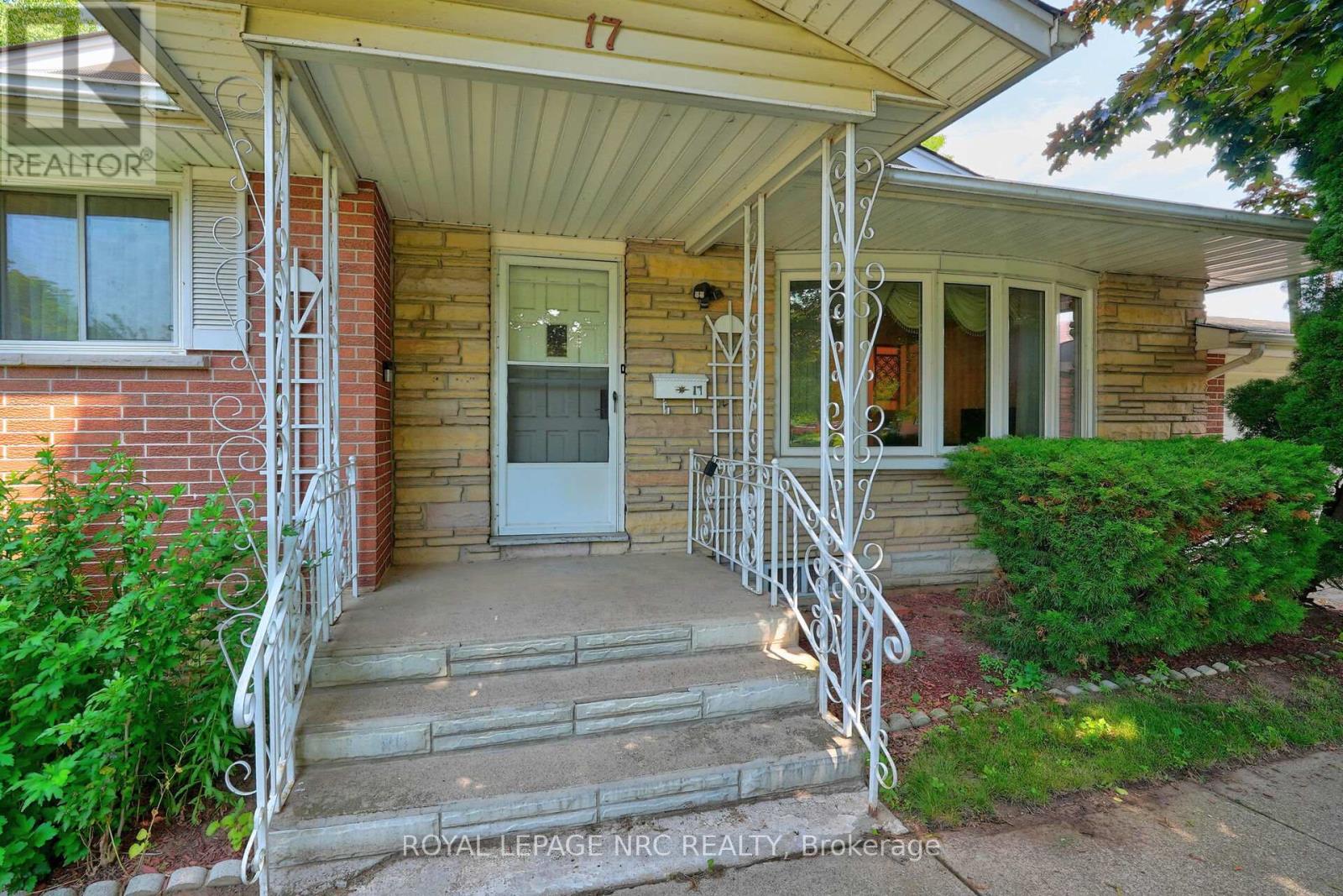 17 ST. LOUIS PLACE - 4
