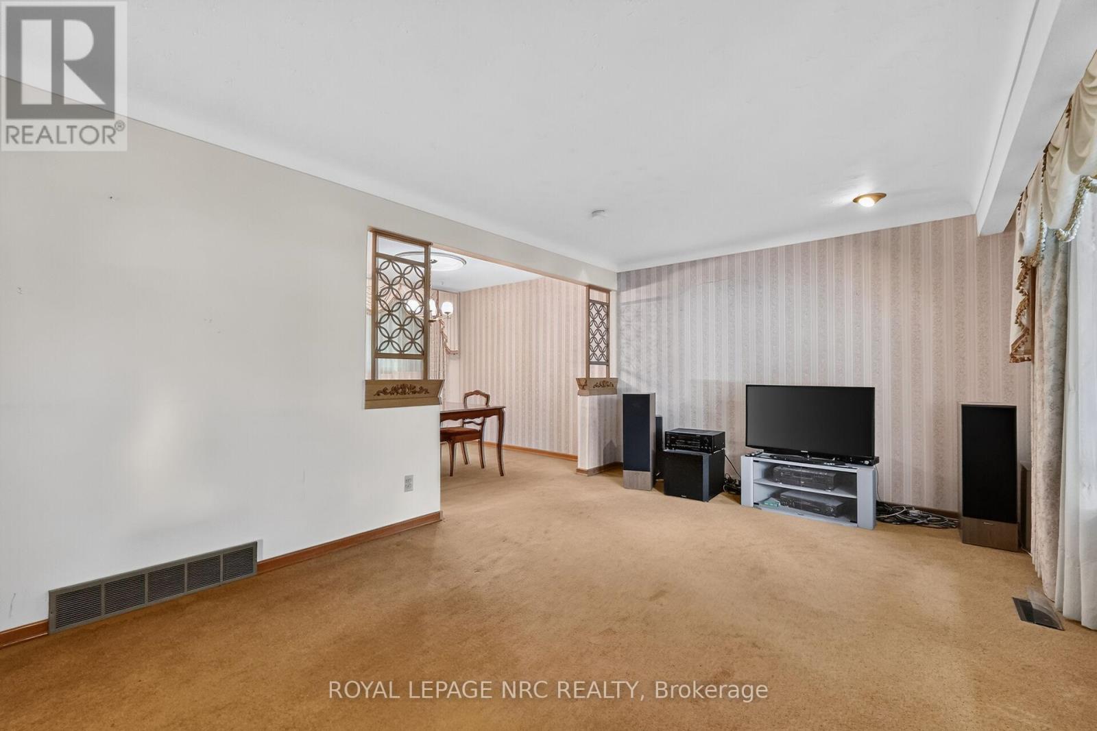 17 ST. LOUIS PLACE - 6