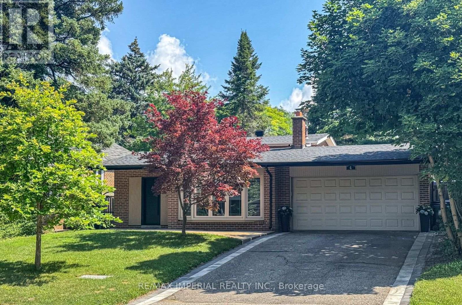 4 QUINCY CRESCENT - 1
