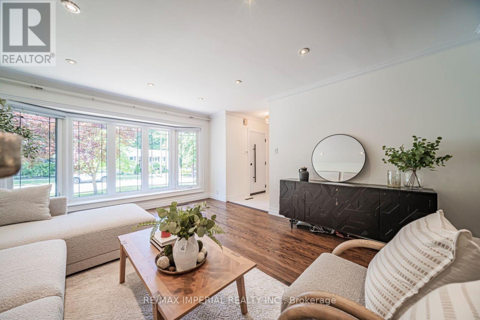 4 QUINCY CRESCENT - 10