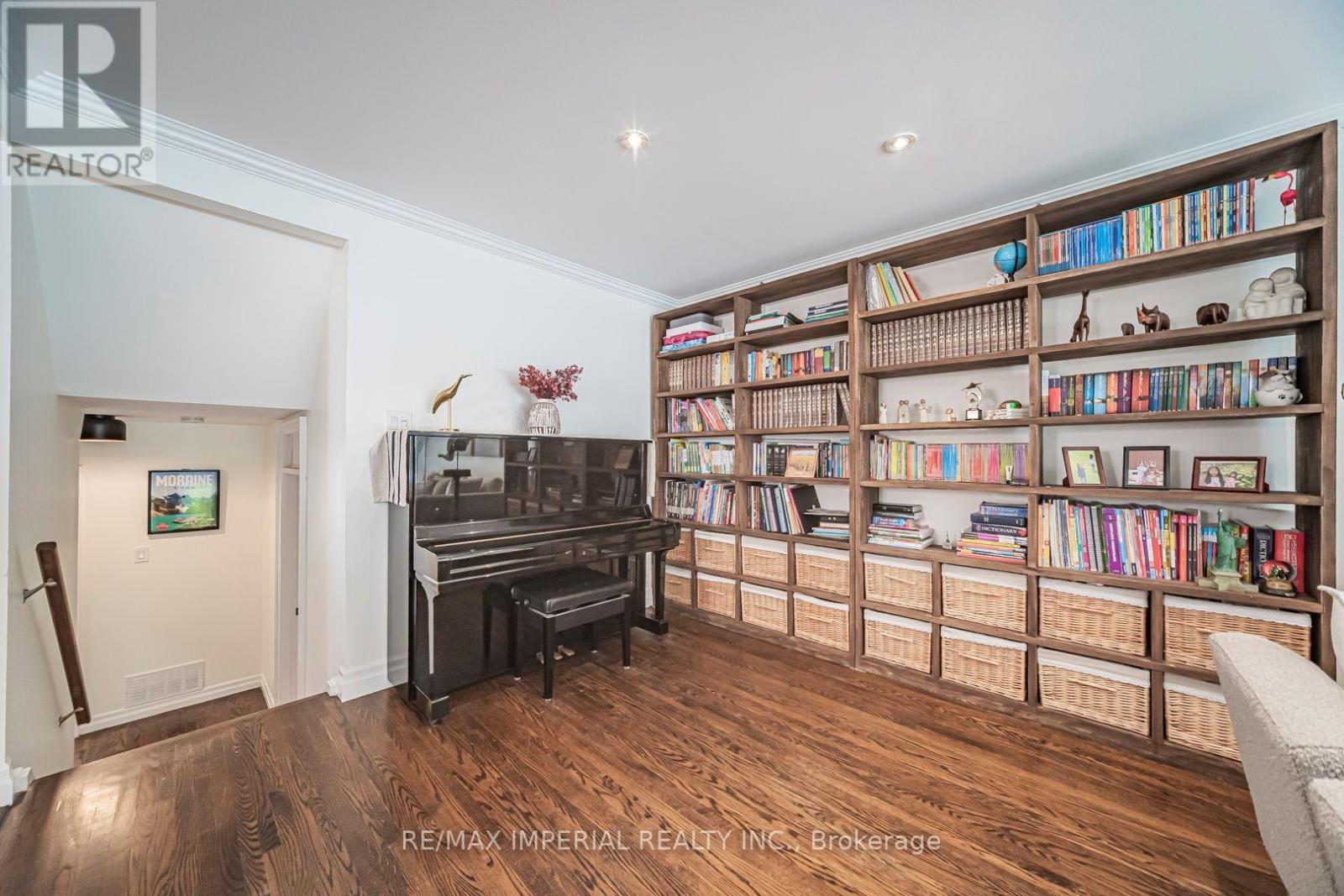 4 QUINCY CRESCENT - 11