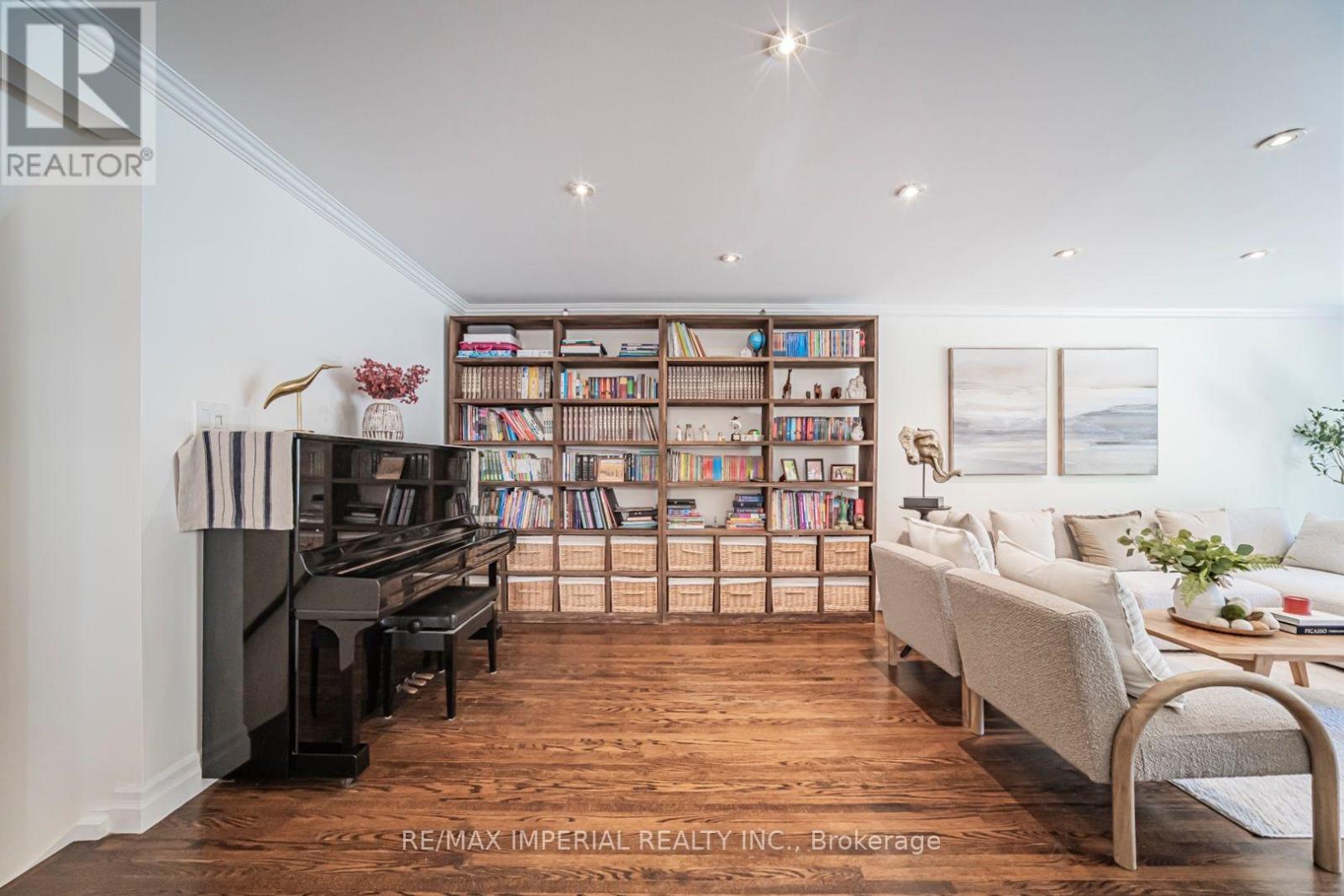 4 QUINCY CRESCENT - 12
