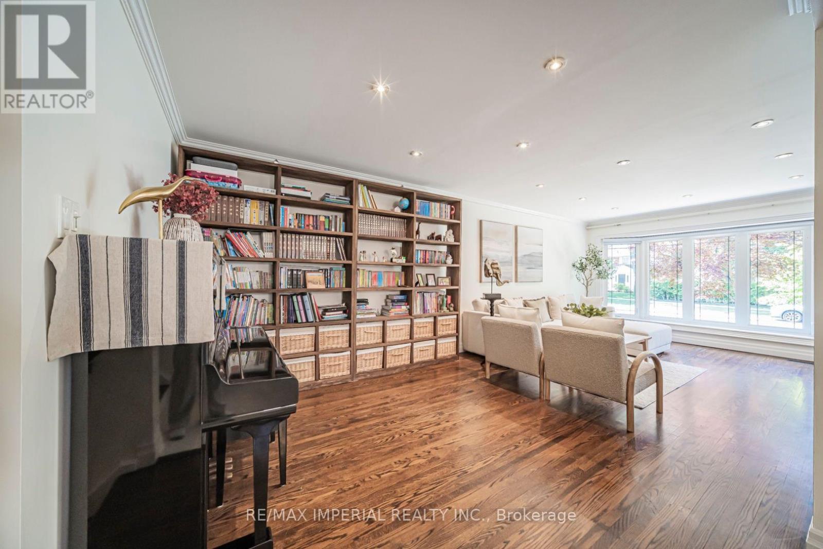 4 QUINCY CRESCENT - 13
