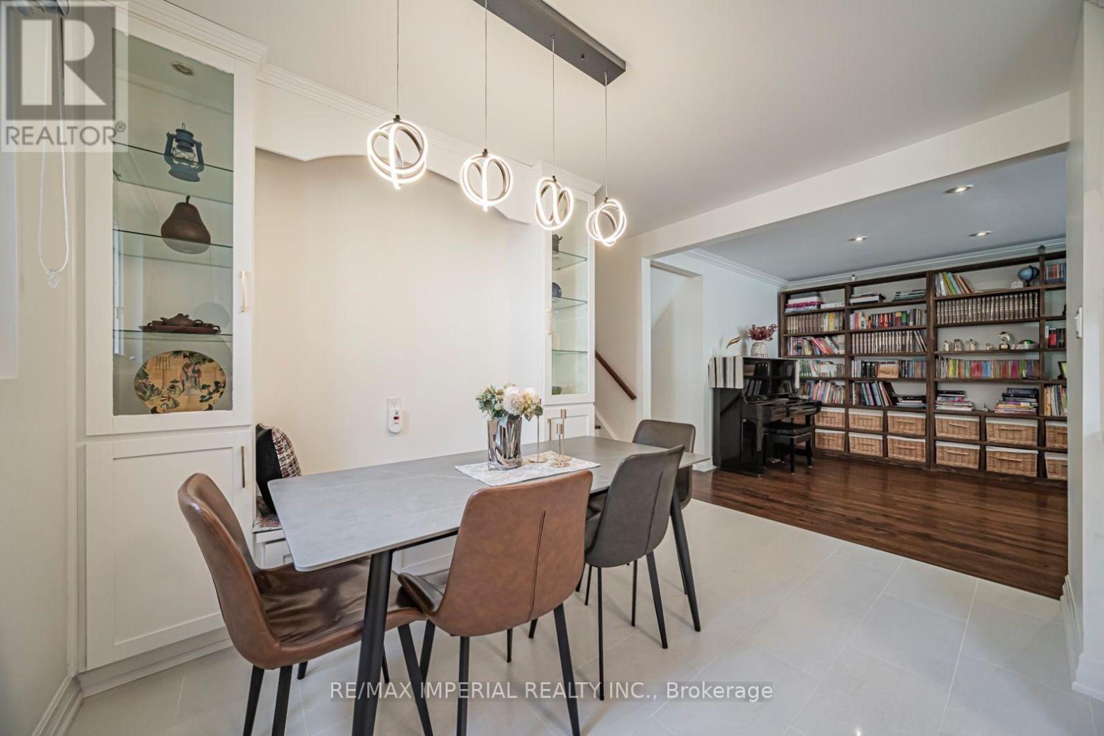 4 QUINCY CRESCENT - 17