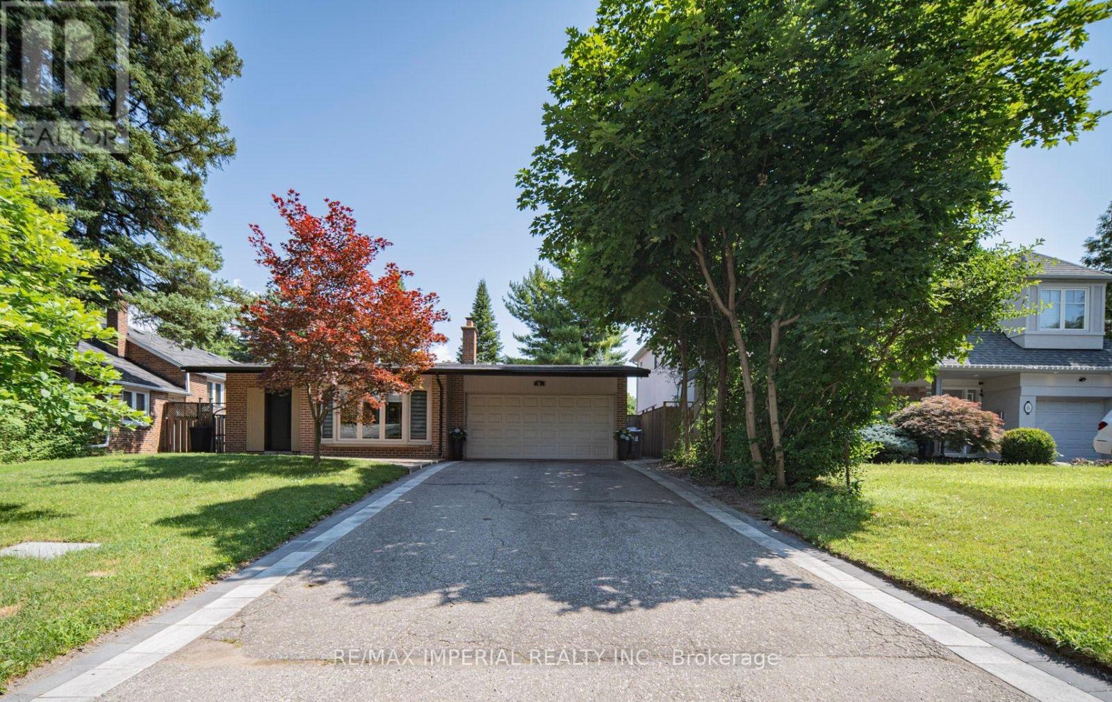 4 QUINCY CRESCENT - 2
