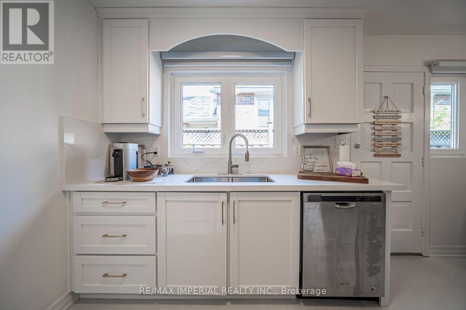 4 QUINCY CRESCENT - 20