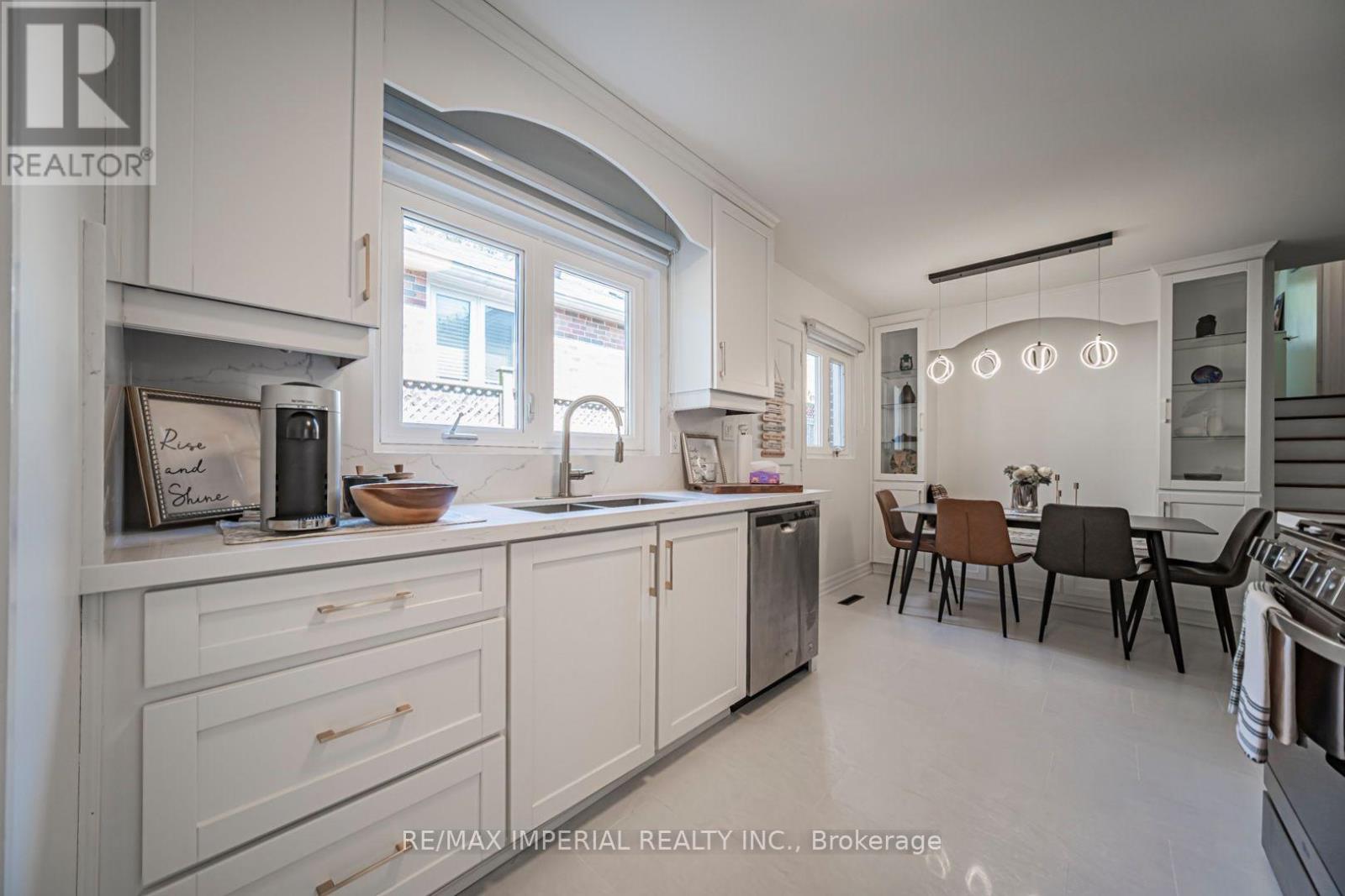 4 QUINCY CRESCENT - 21