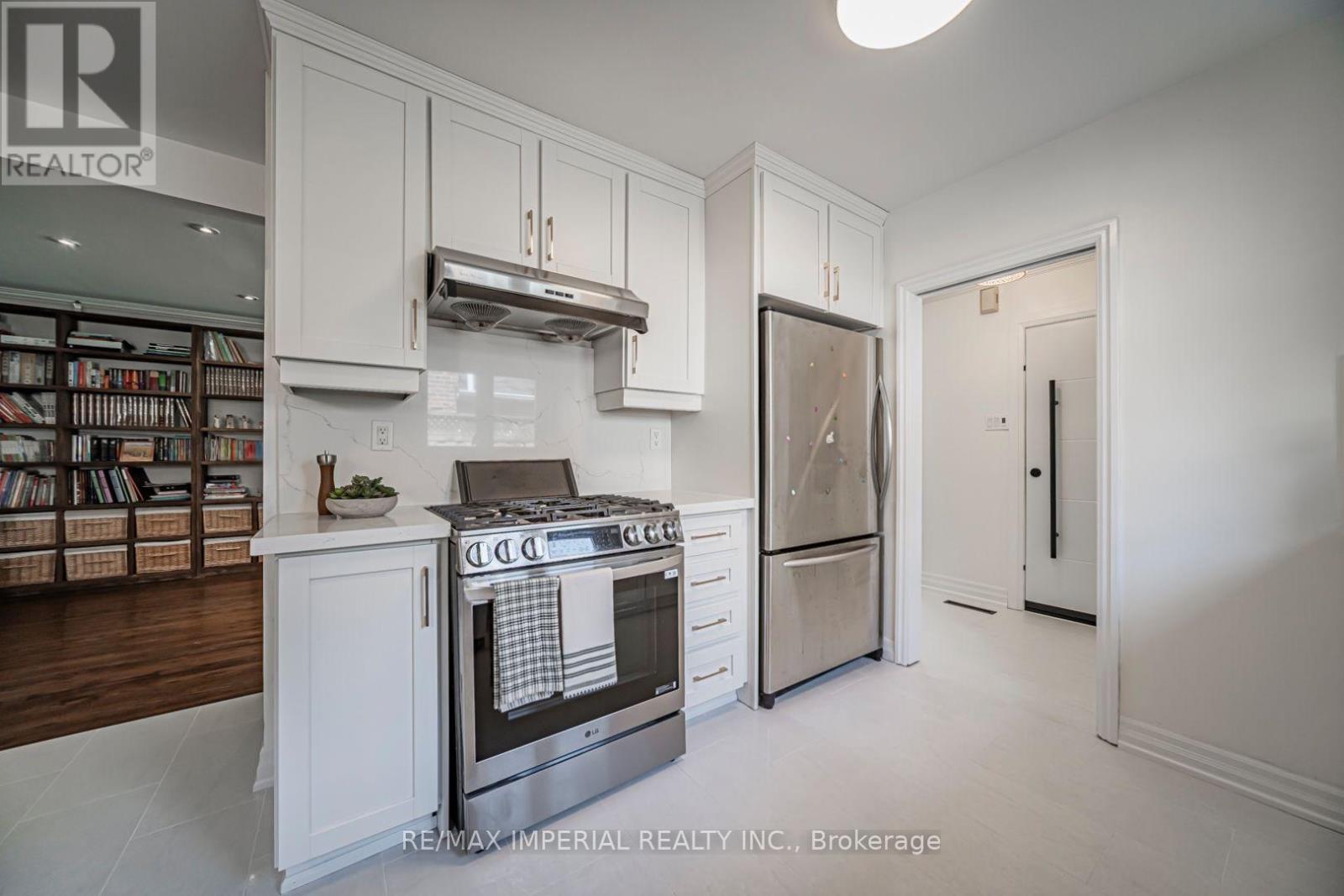 4 QUINCY CRESCENT - 24