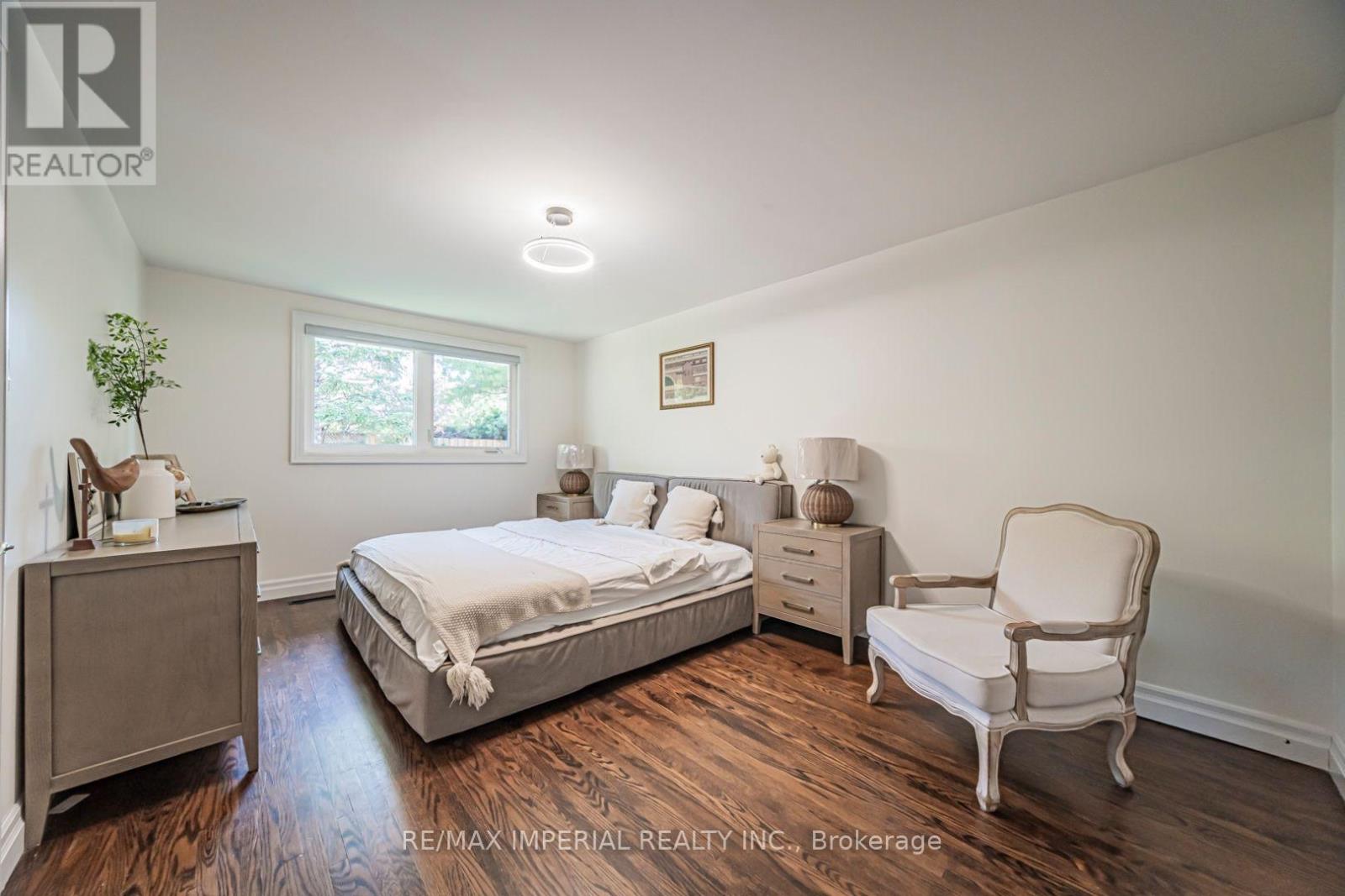 4 QUINCY CRESCENT - 25