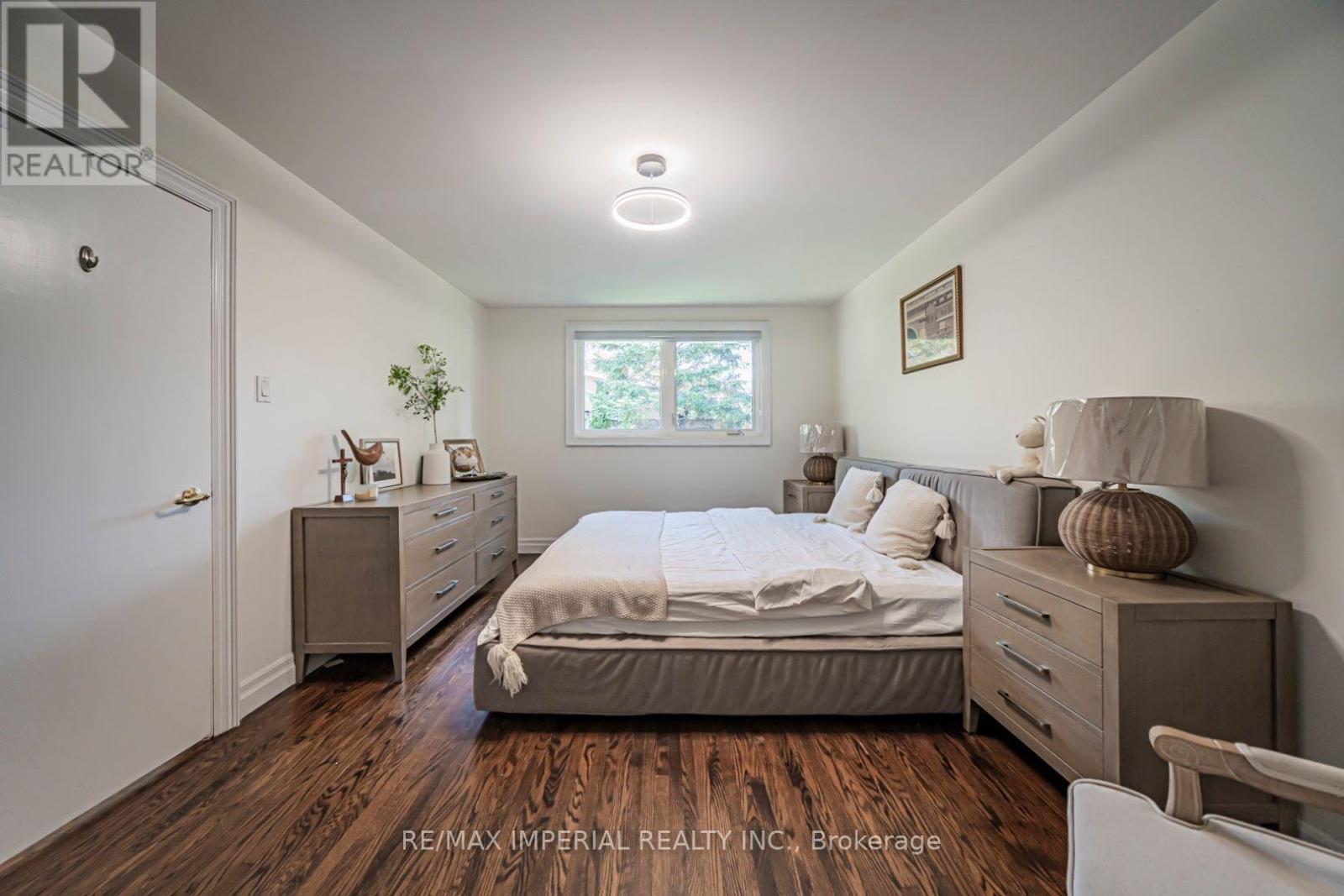 4 QUINCY CRESCENT - 26