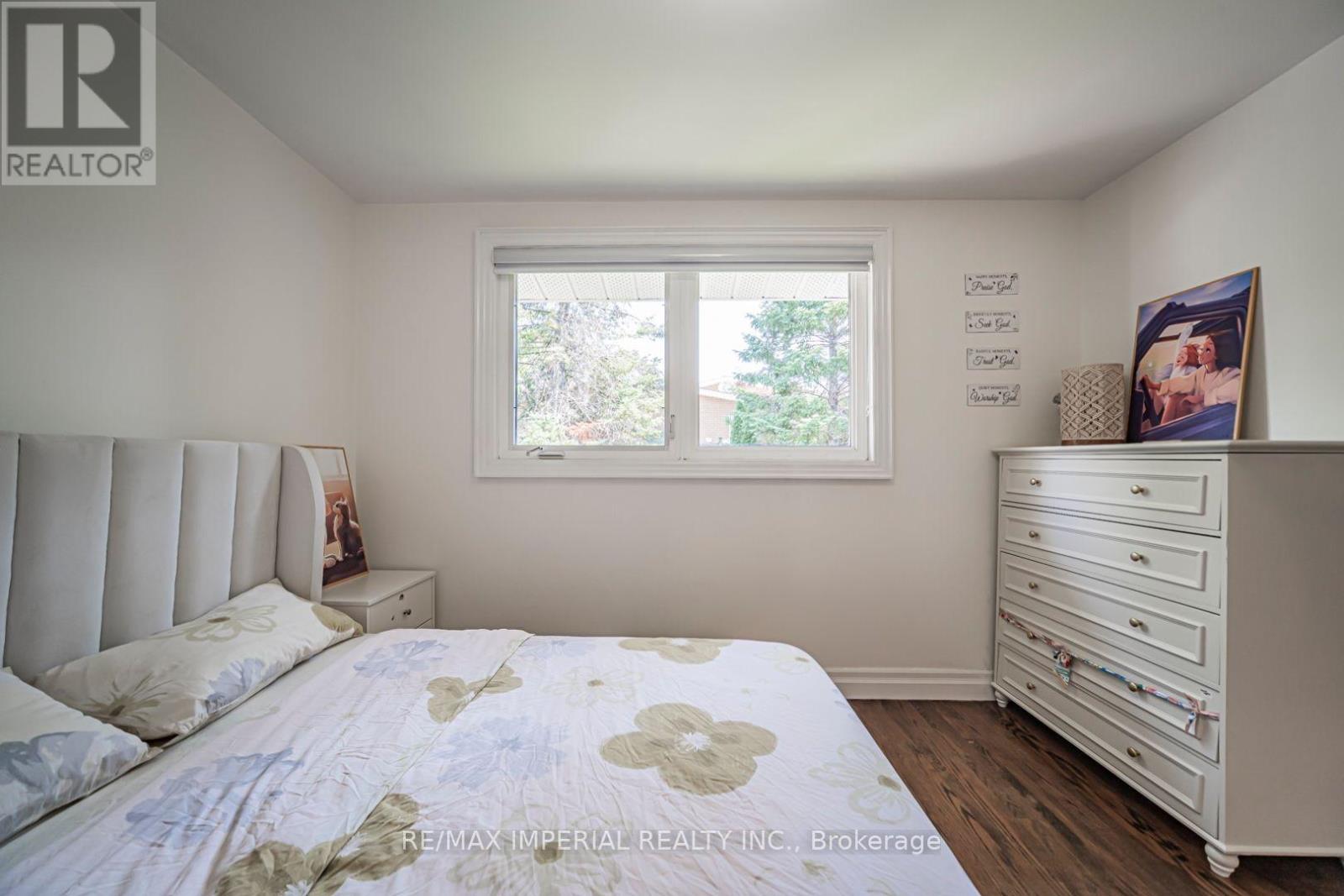 4 QUINCY CRESCENT - 28