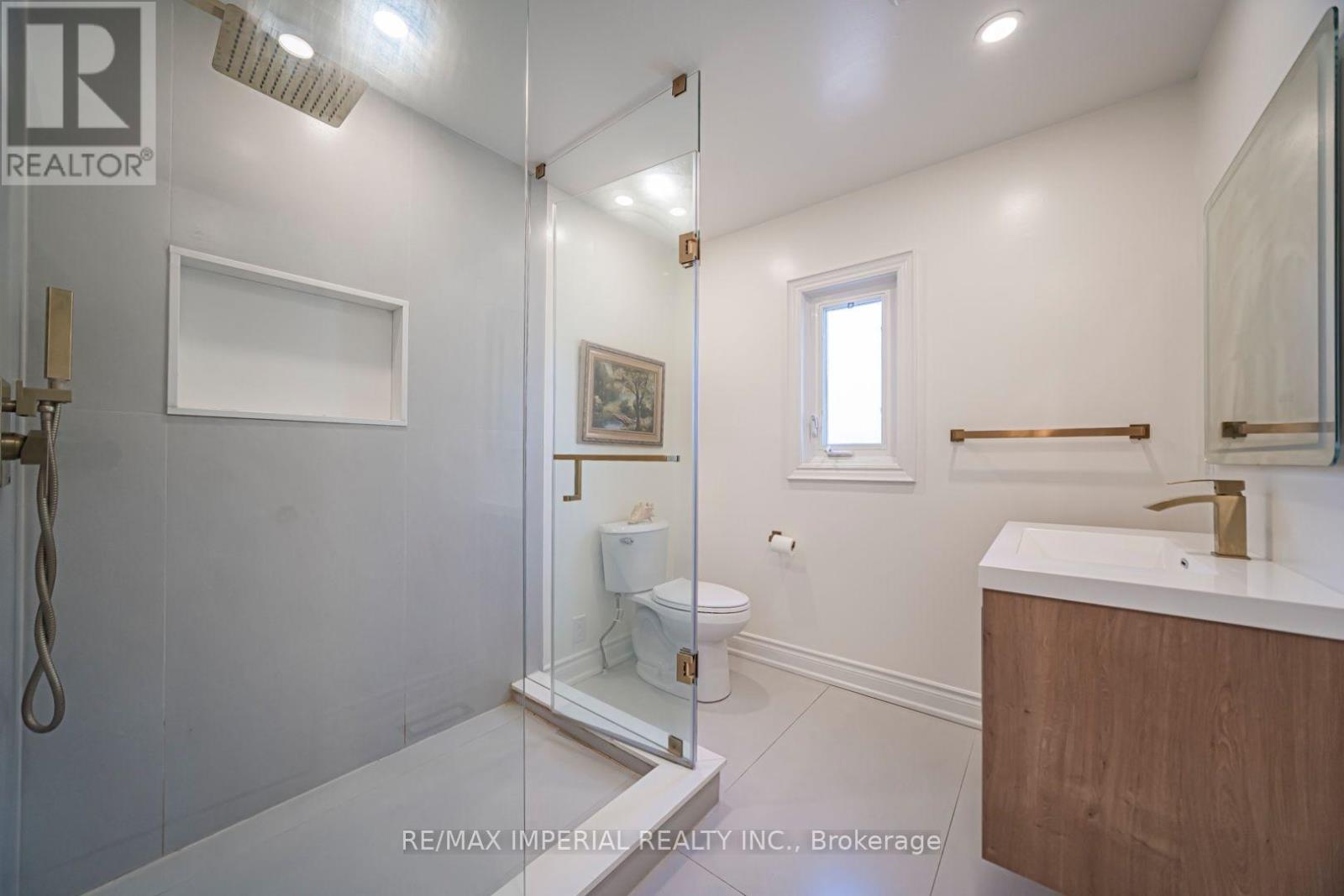 4 QUINCY CRESCENT - 29
