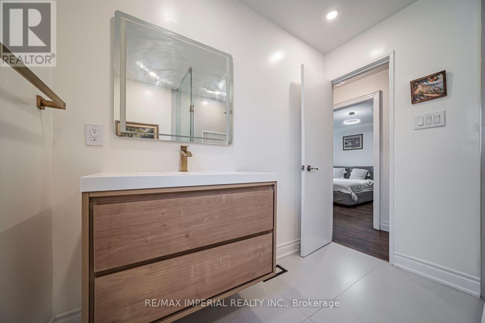 4 QUINCY CRESCENT - 30